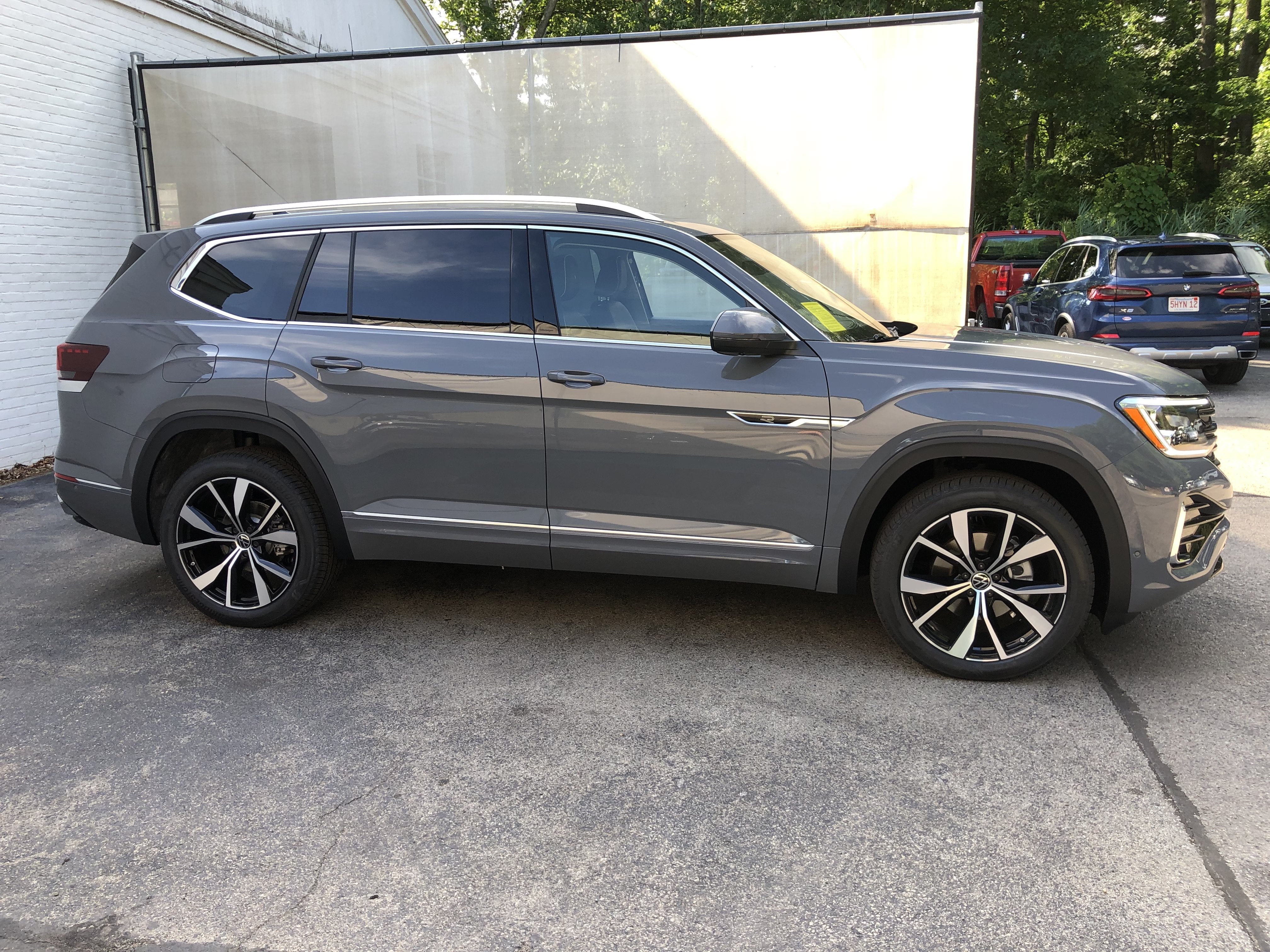 2026 Volkswagen Atlas 2.0T SEL Premium R-Line w/captains chairs