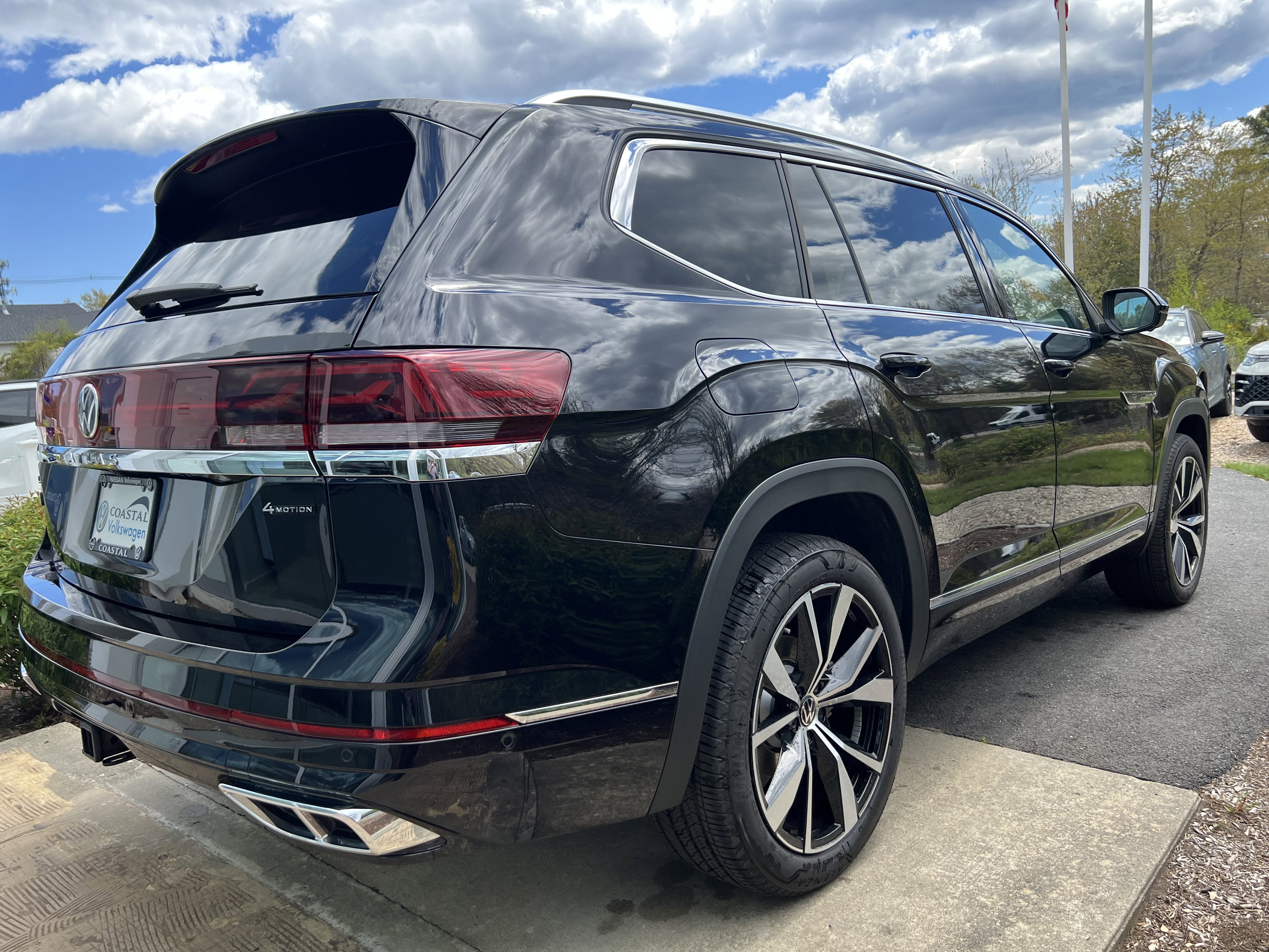 2026 Volkswagen Atlas 2.0T SEL Premium R-Line