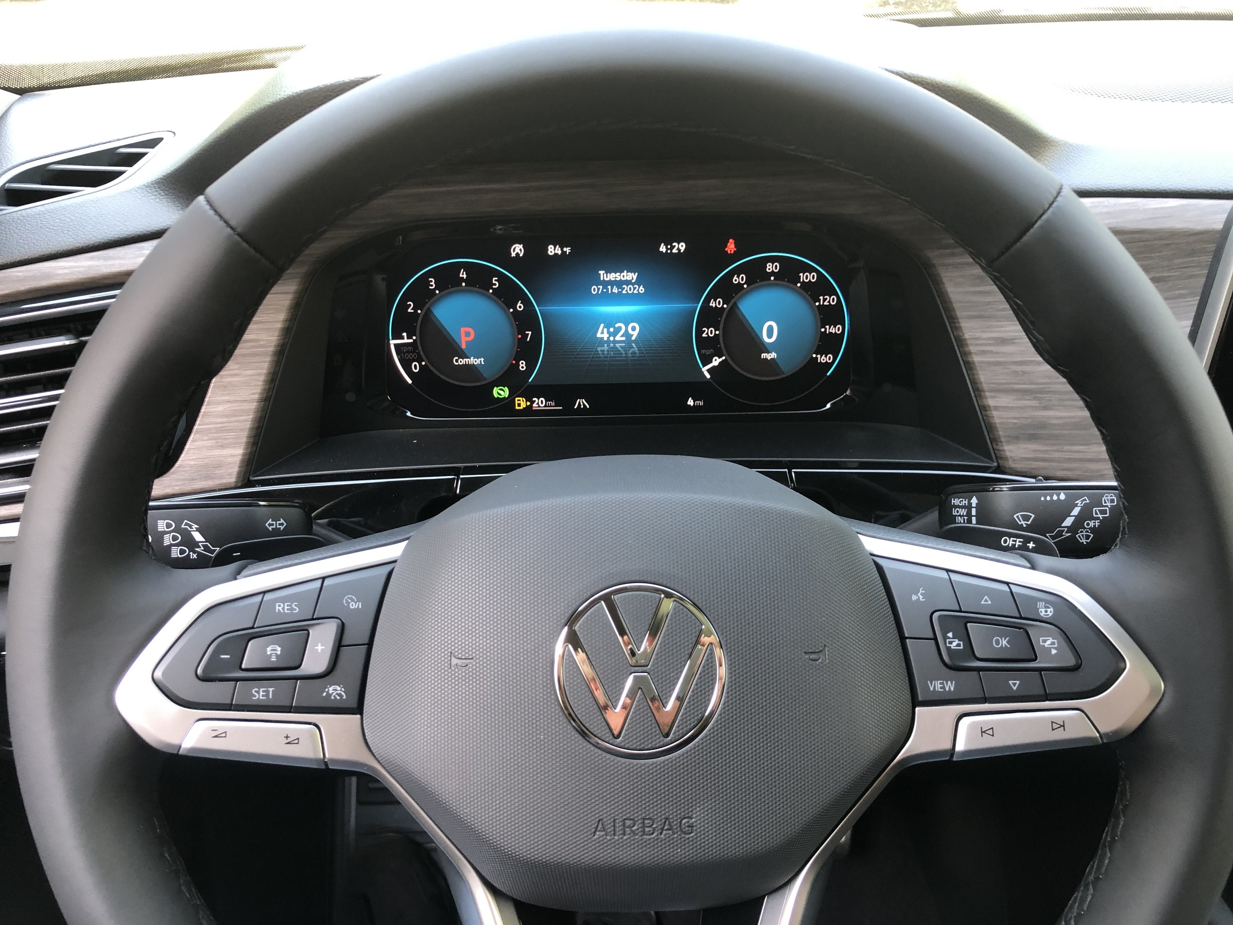 2026 Volkswagen Atlas 2.0T SEL Premium R-Line w/captains chairs