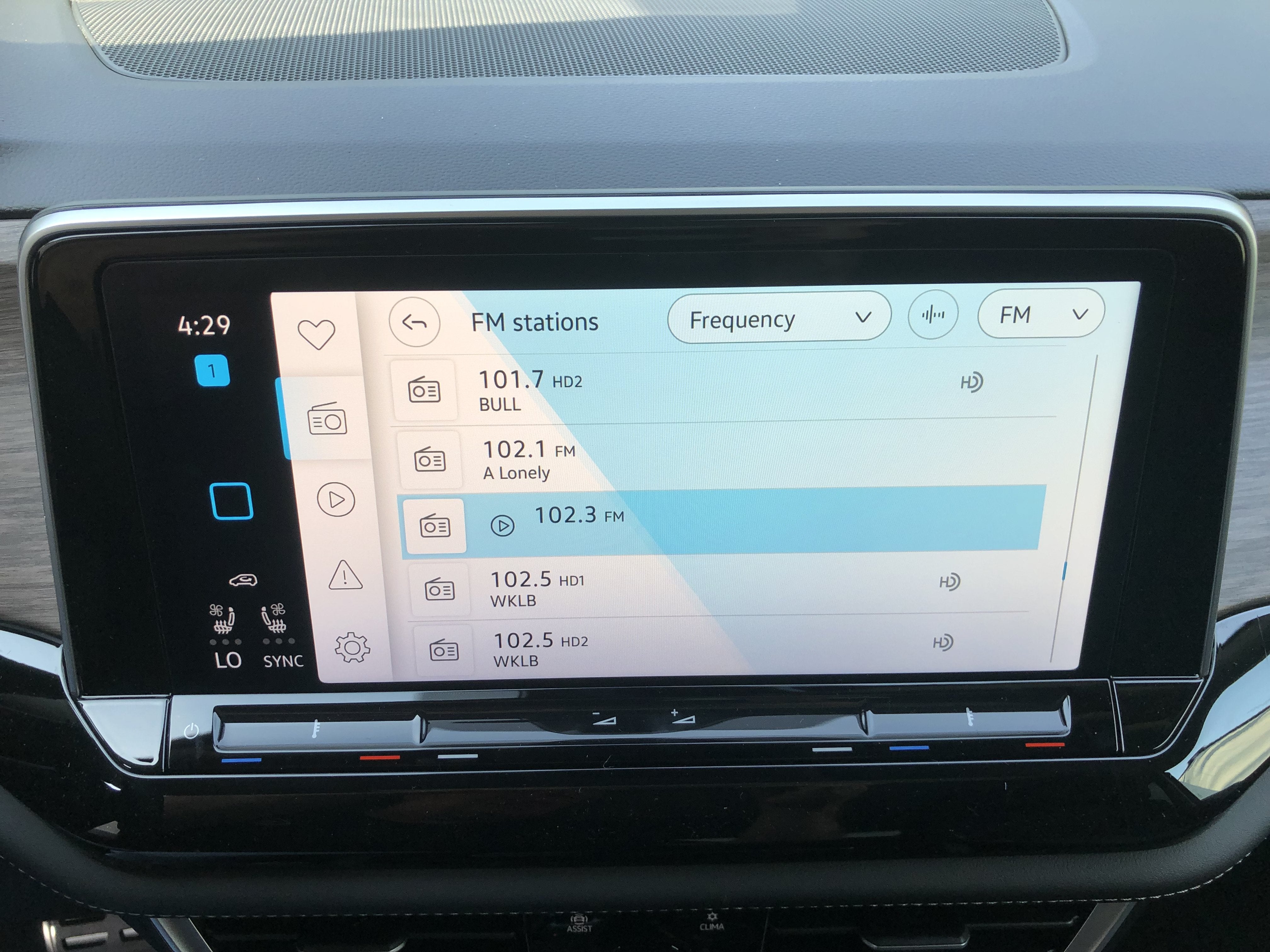 2026 Volkswagen Atlas 2.0T SEL Premium R-Line w/captains chairs