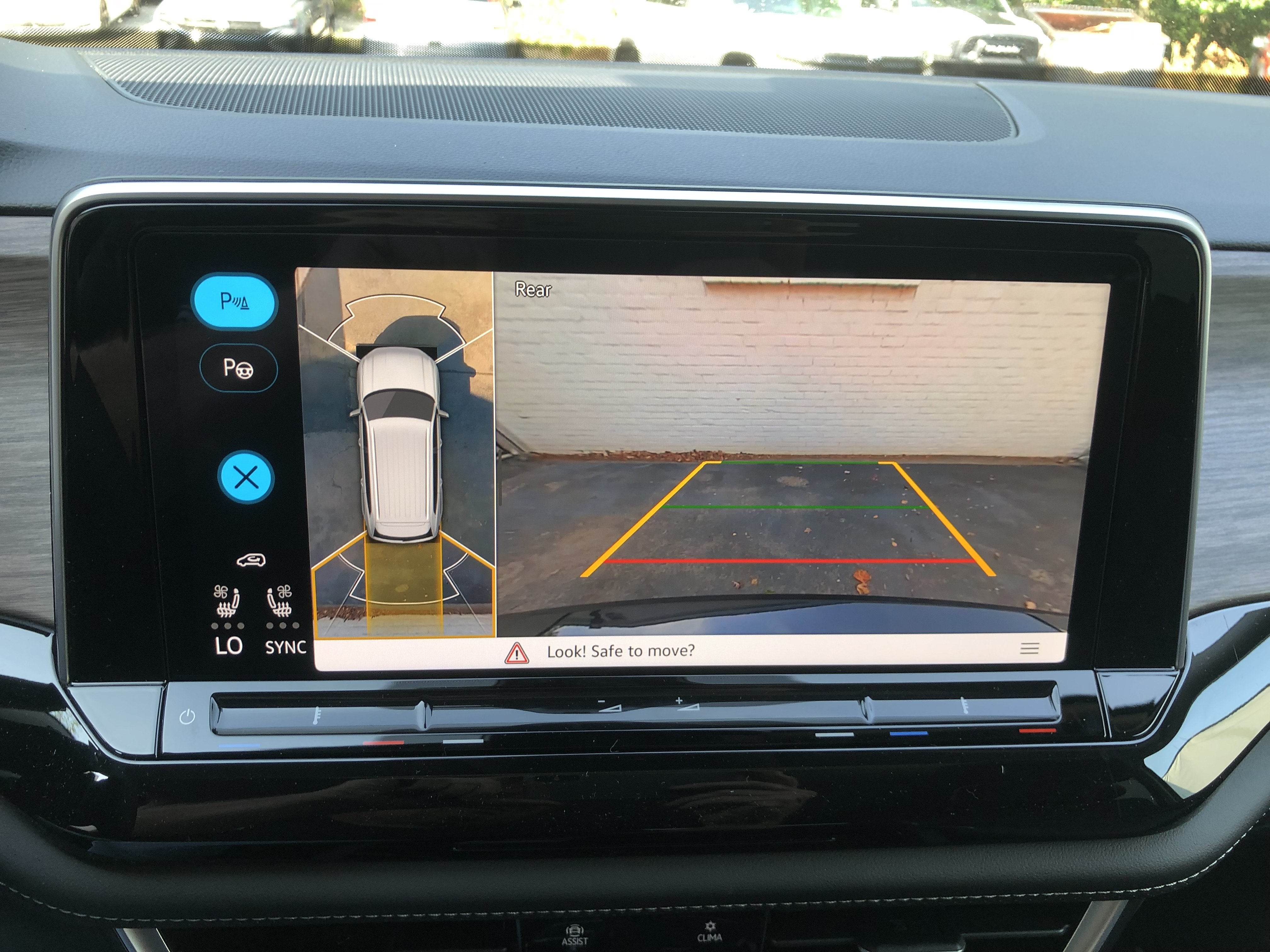 2026 Volkswagen Atlas 2.0T SEL Premium R-Line w/captains chairs