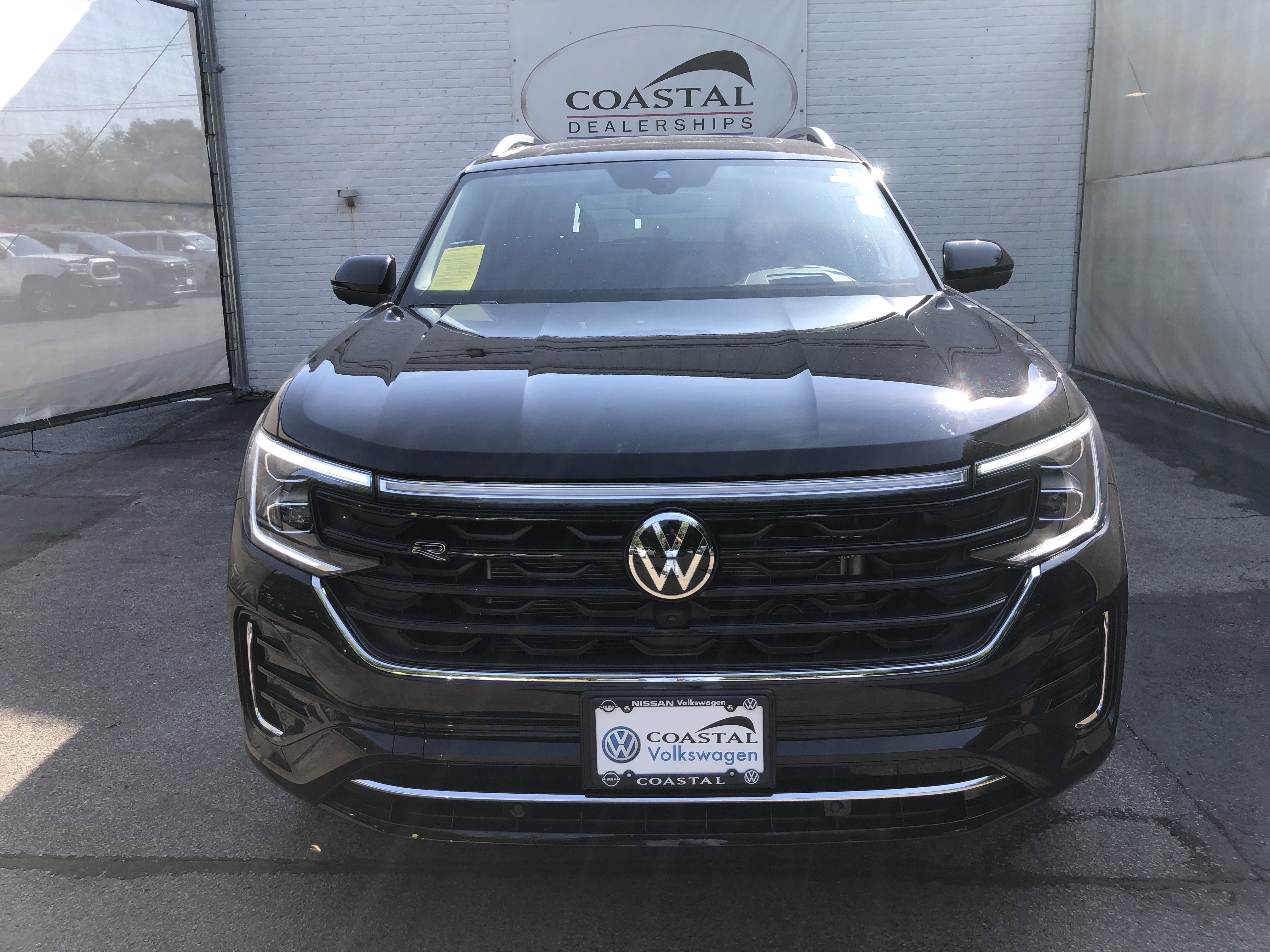 2026 Volkswagen Atlas 2.0T SEL Premium R-Line w/captains chairs