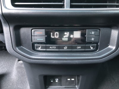 2026 Volkswagen Atlas 2.0T SEL Premium R-Line w/captains chairs