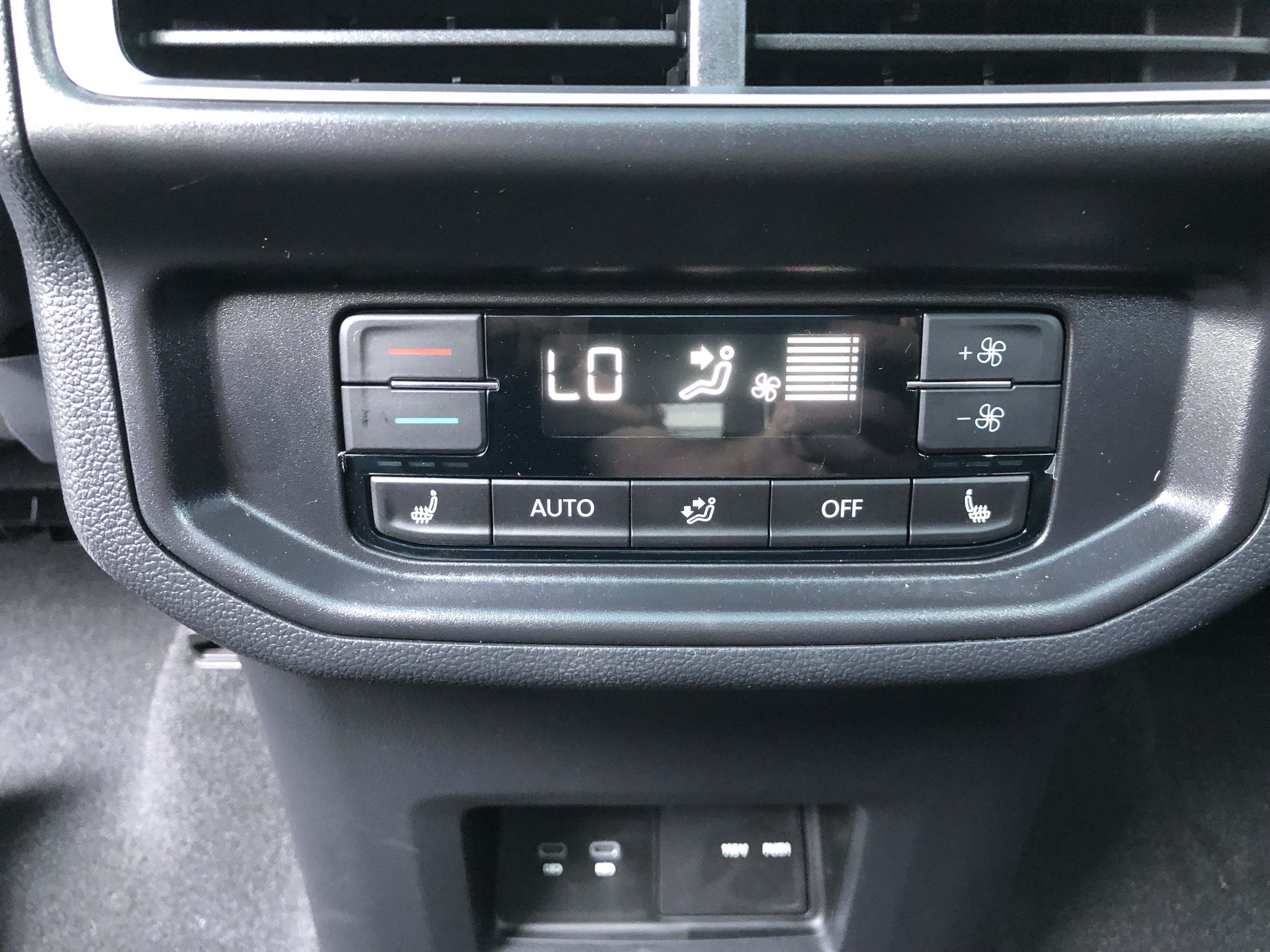 2026 Volkswagen Atlas 2.0T SEL Premium R-Line w/captains chairs