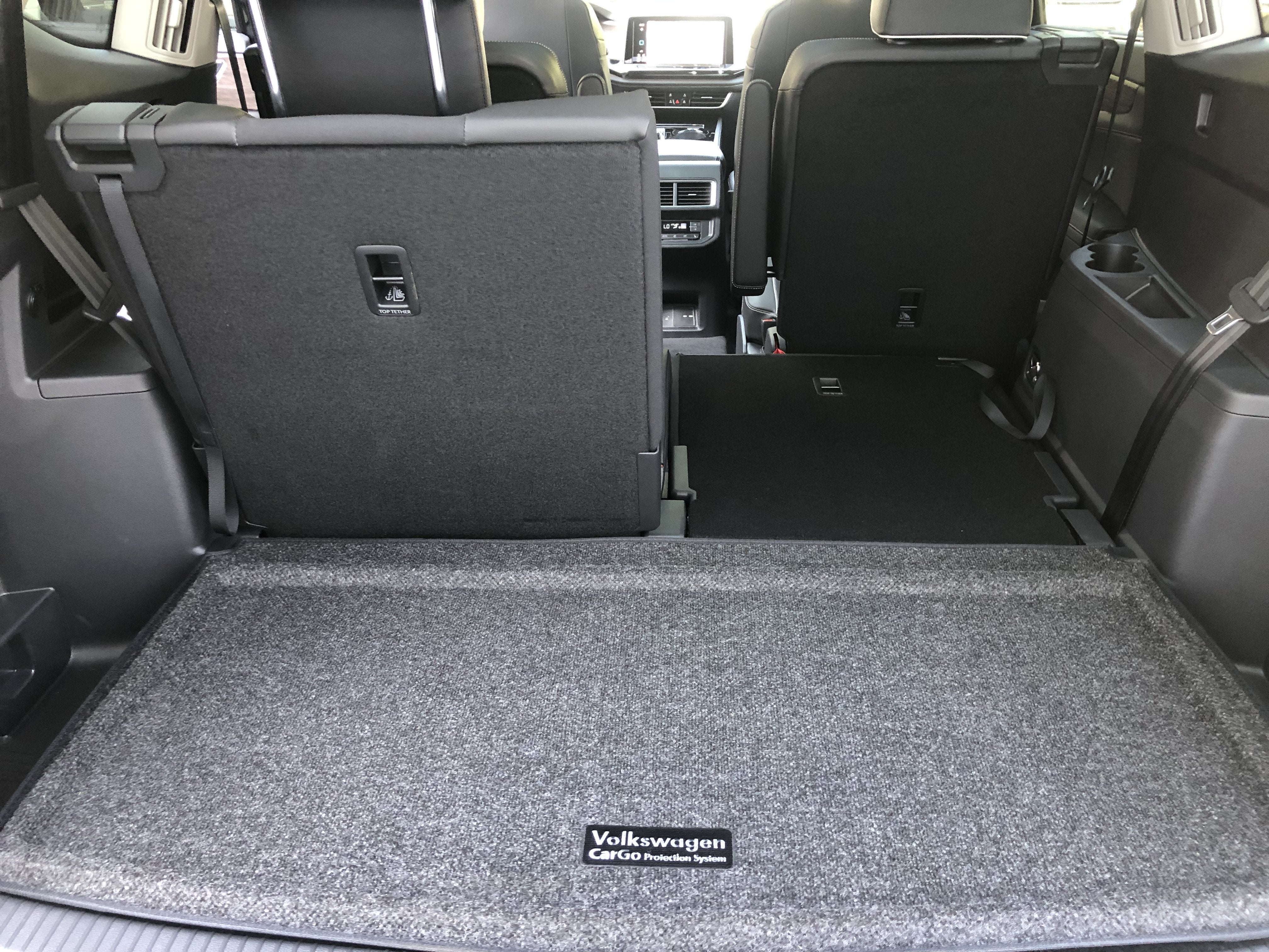 2026 Volkswagen Atlas 2.0T SEL Premium R-Line w/captains chairs