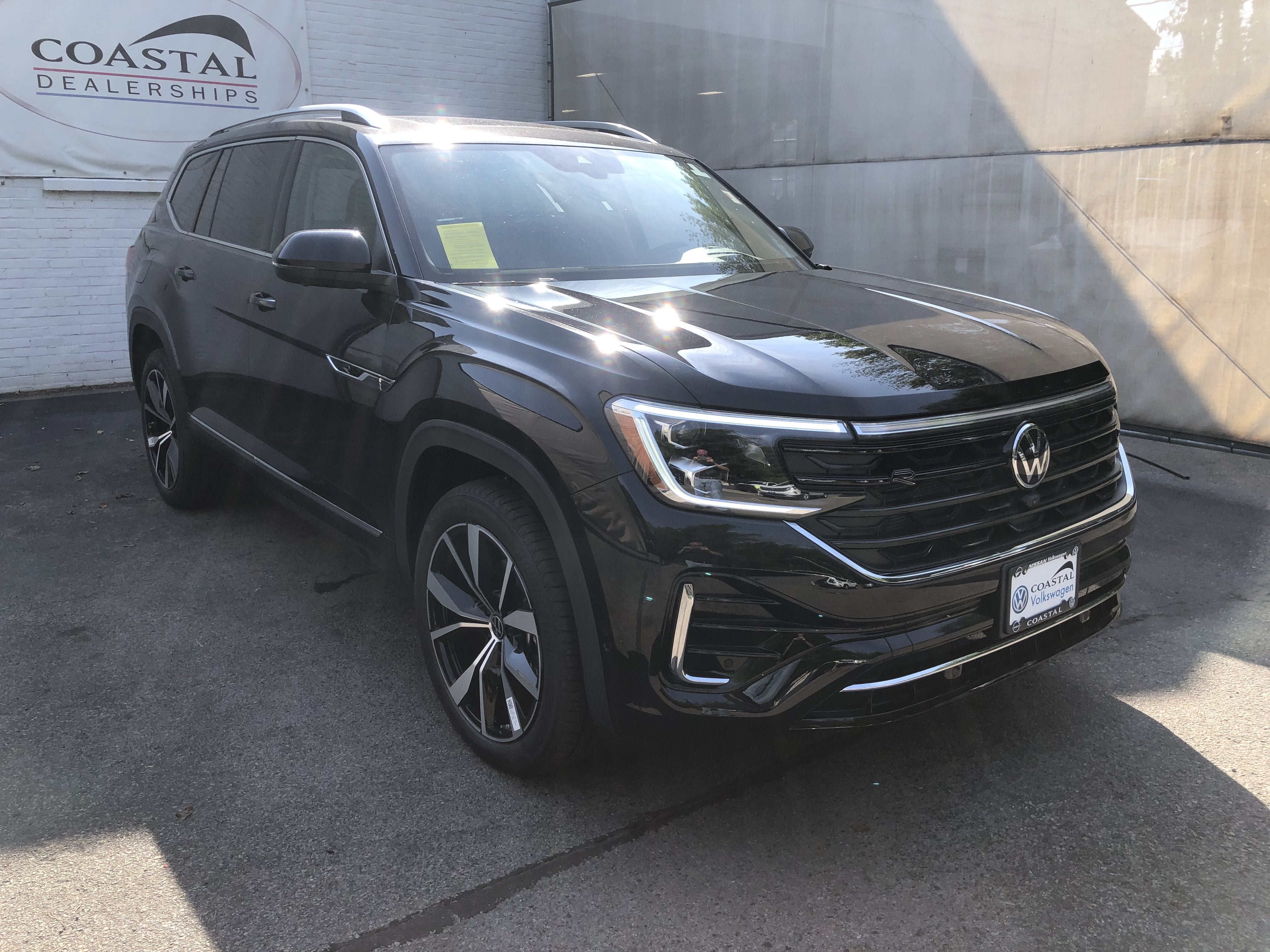 2026 Volkswagen Atlas 2.0T SEL Premium R-Line w/captains chairs