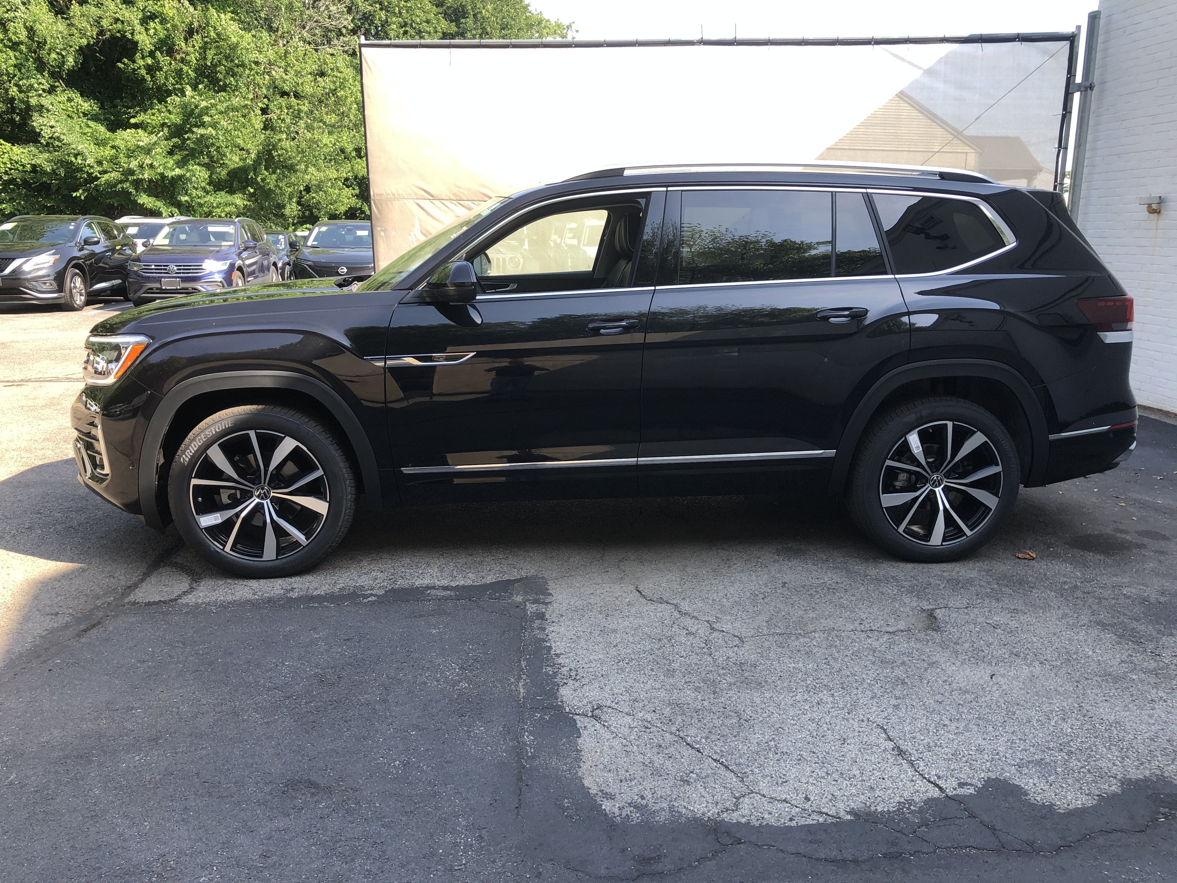 2026 Volkswagen Atlas 2.0T SEL Premium R-Line w/captains chairs