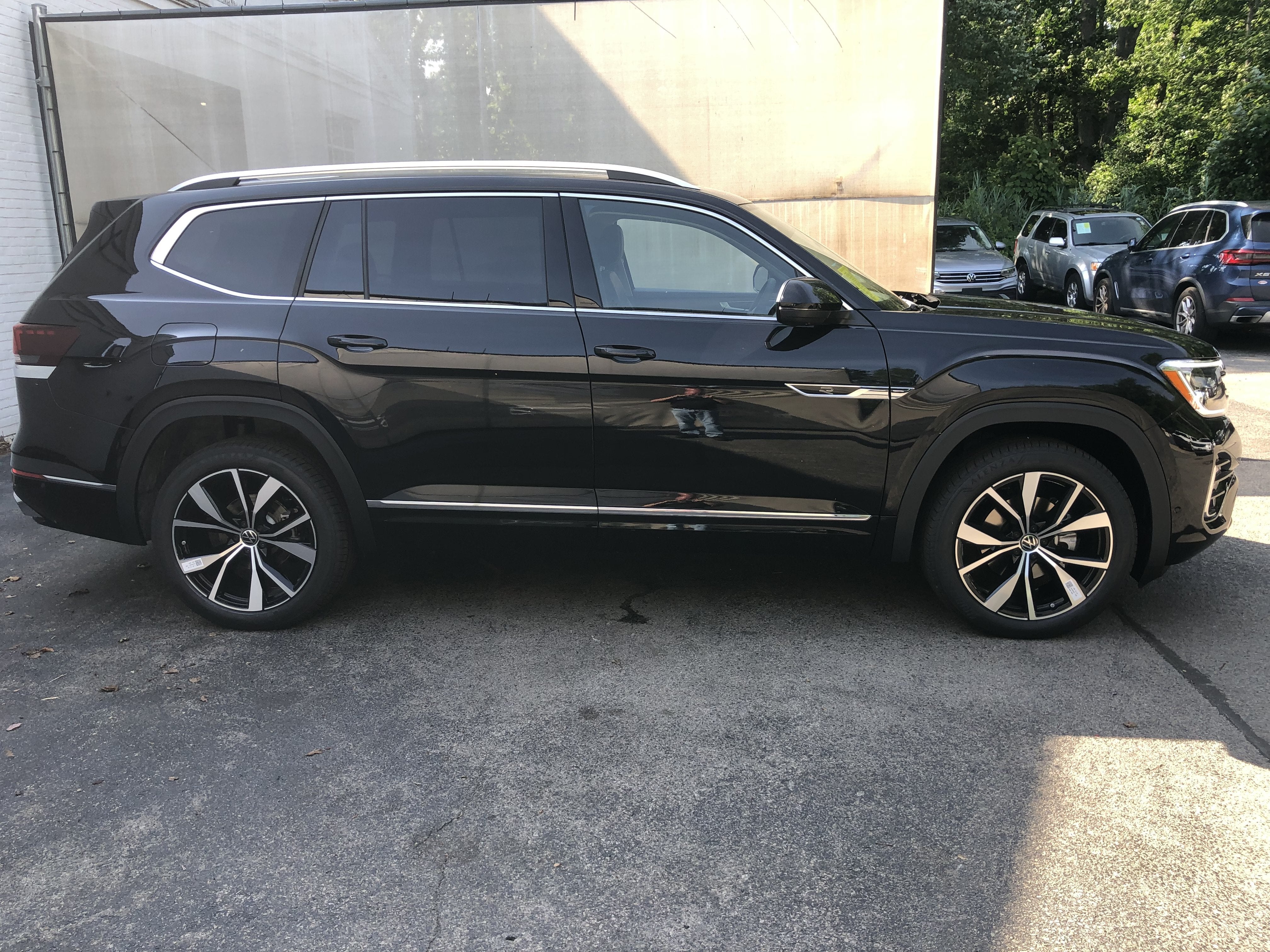 2026 Volkswagen Atlas 2.0T SEL Premium R-Line w/captains chairs