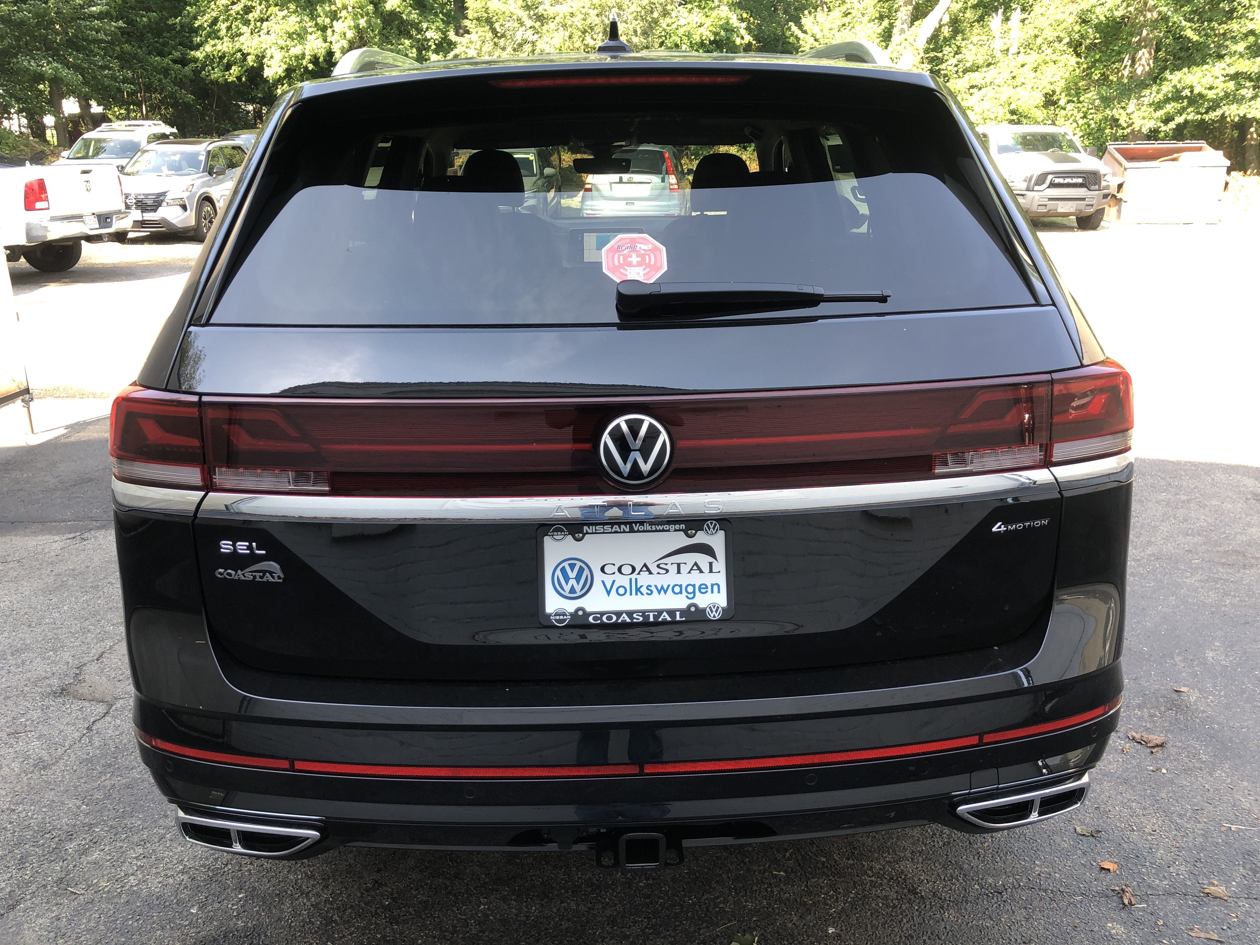 2026 Volkswagen Atlas 2.0T SEL Premium R-Line w/captains chairs