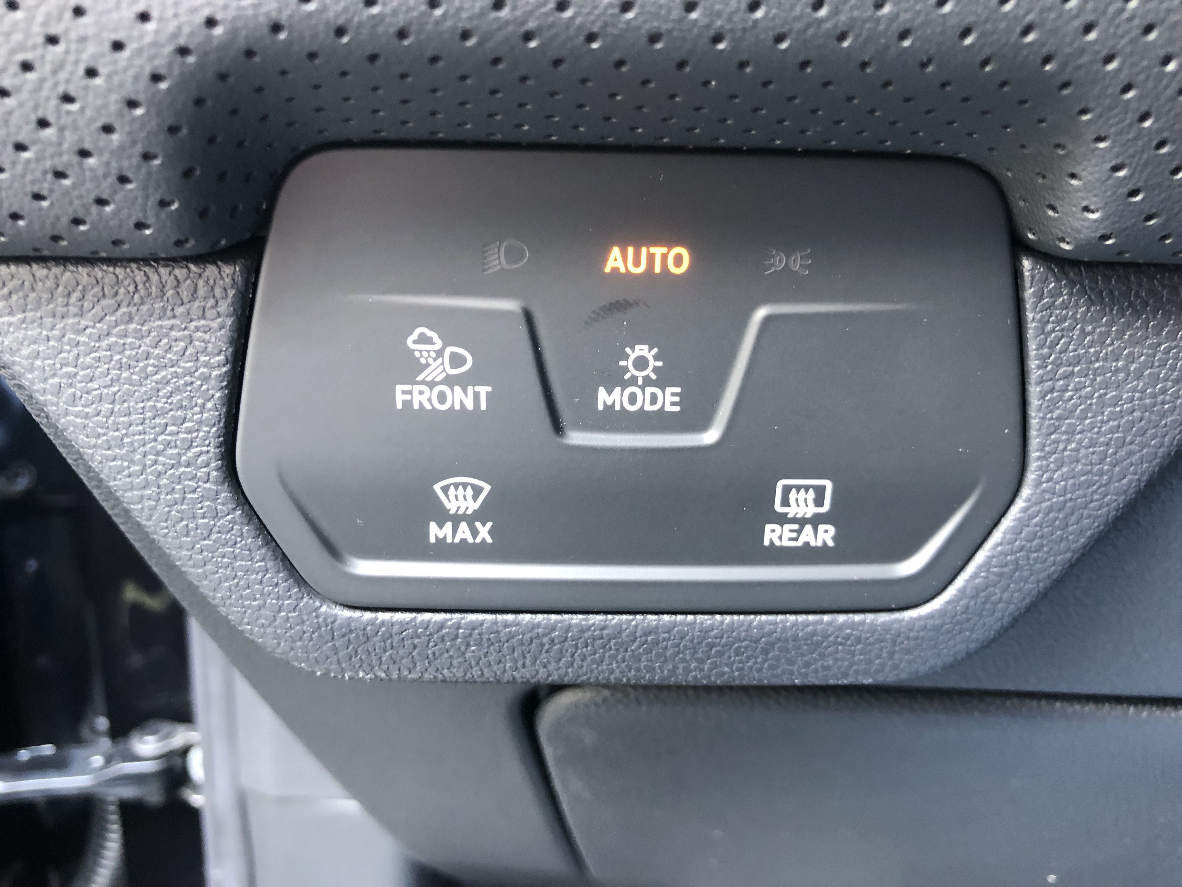 2026 Volkswagen Atlas 2.0T SEL Premium R-Line w/captains chairs