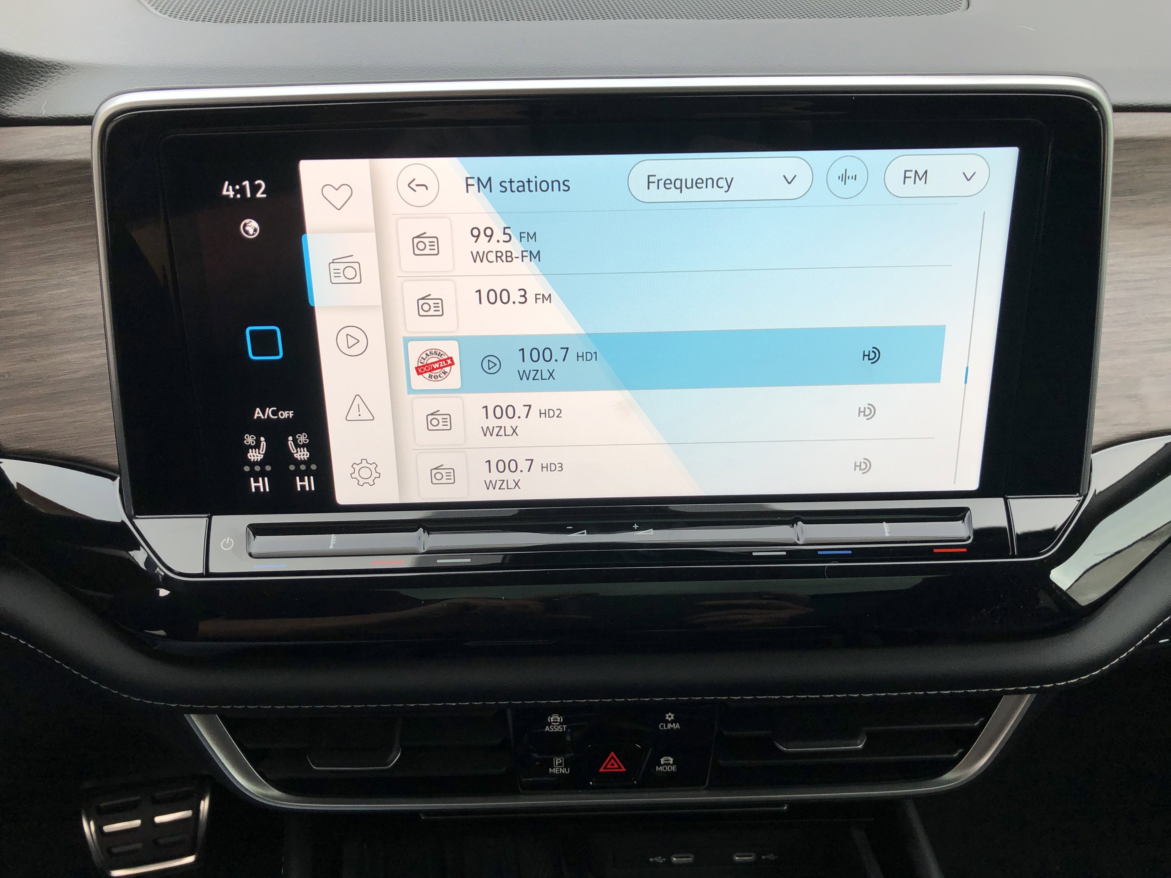 2026 Volkswagen Atlas 2.0T SEL Premium R-Line w/captains chairs