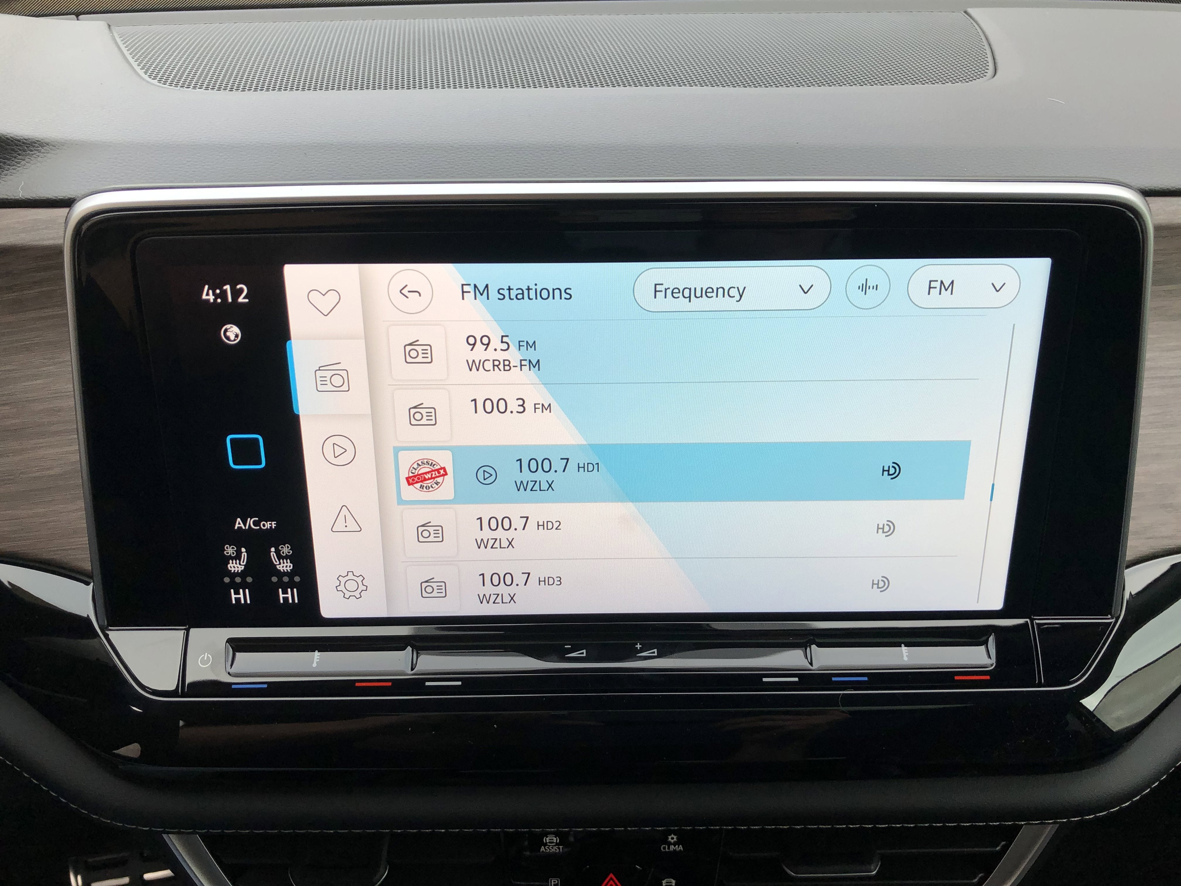 2026 Volkswagen Atlas 2.0T SEL Premium R-Line w/captains chairs