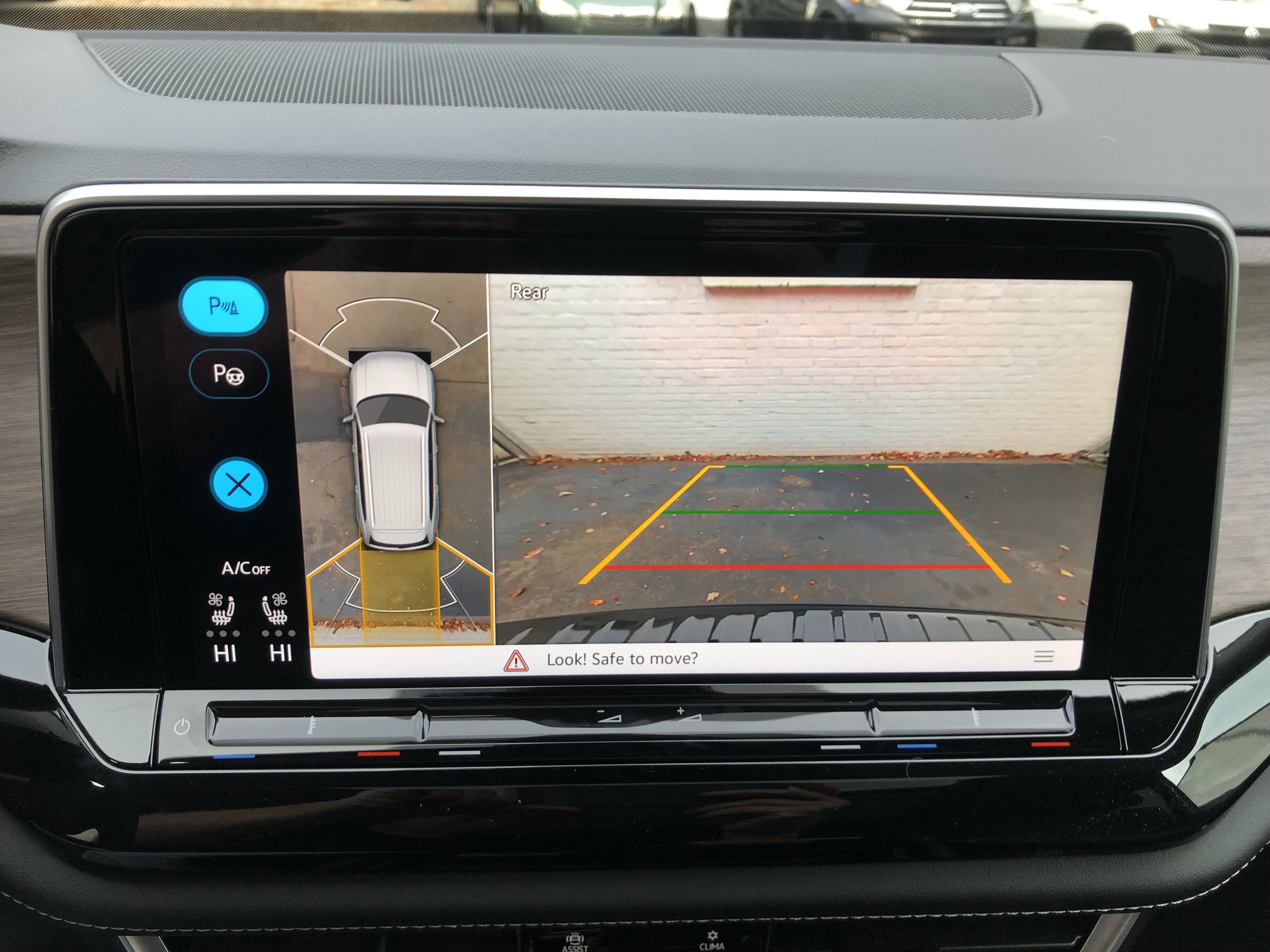 2026 Volkswagen Atlas 2.0T SEL Premium R-Line w/captains chairs