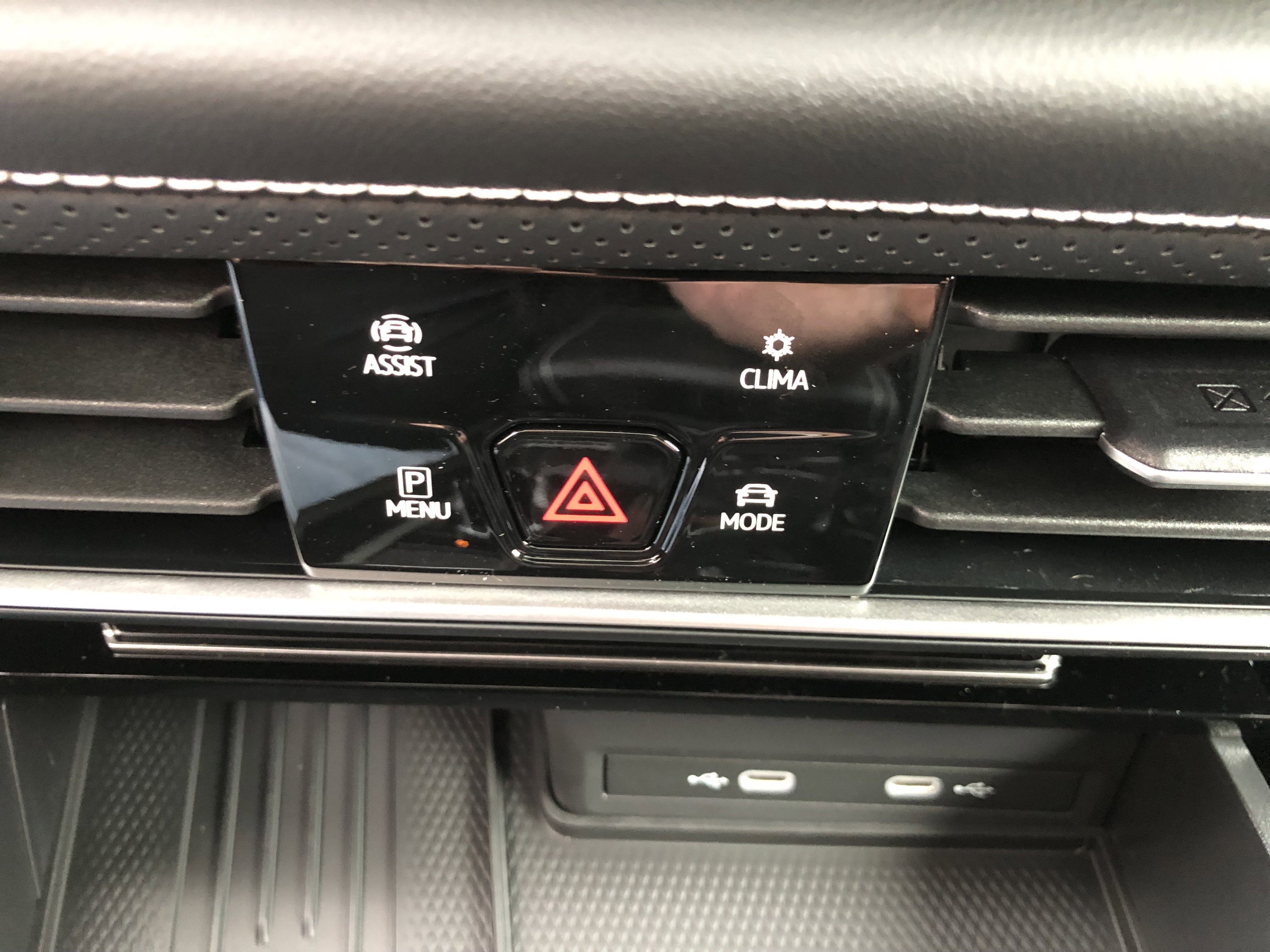 2026 Volkswagen Atlas 2.0T SEL Premium R-Line w/captains chairs