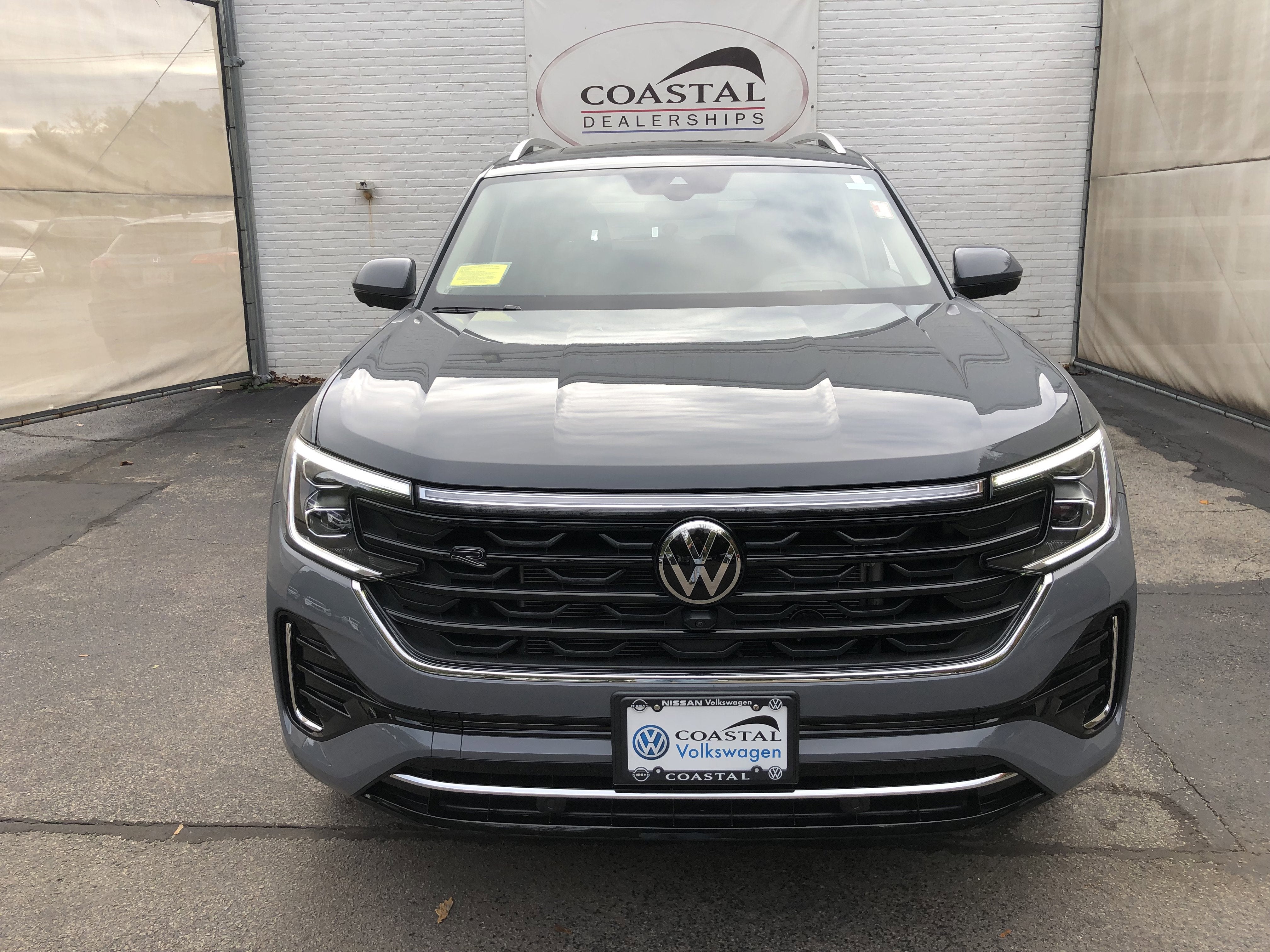 2026 Volkswagen Atlas 2.0T SEL Premium R-Line w/captains chairs
