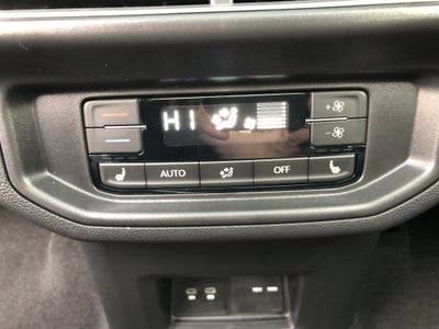 2026 Volkswagen Atlas 2.0T SEL Premium R-Line w/captains chairs