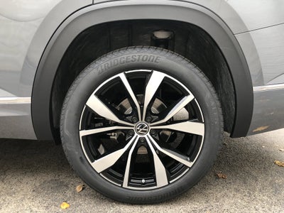 2026 Volkswagen Atlas 2.0T SEL Premium R-Line w/captains chairs