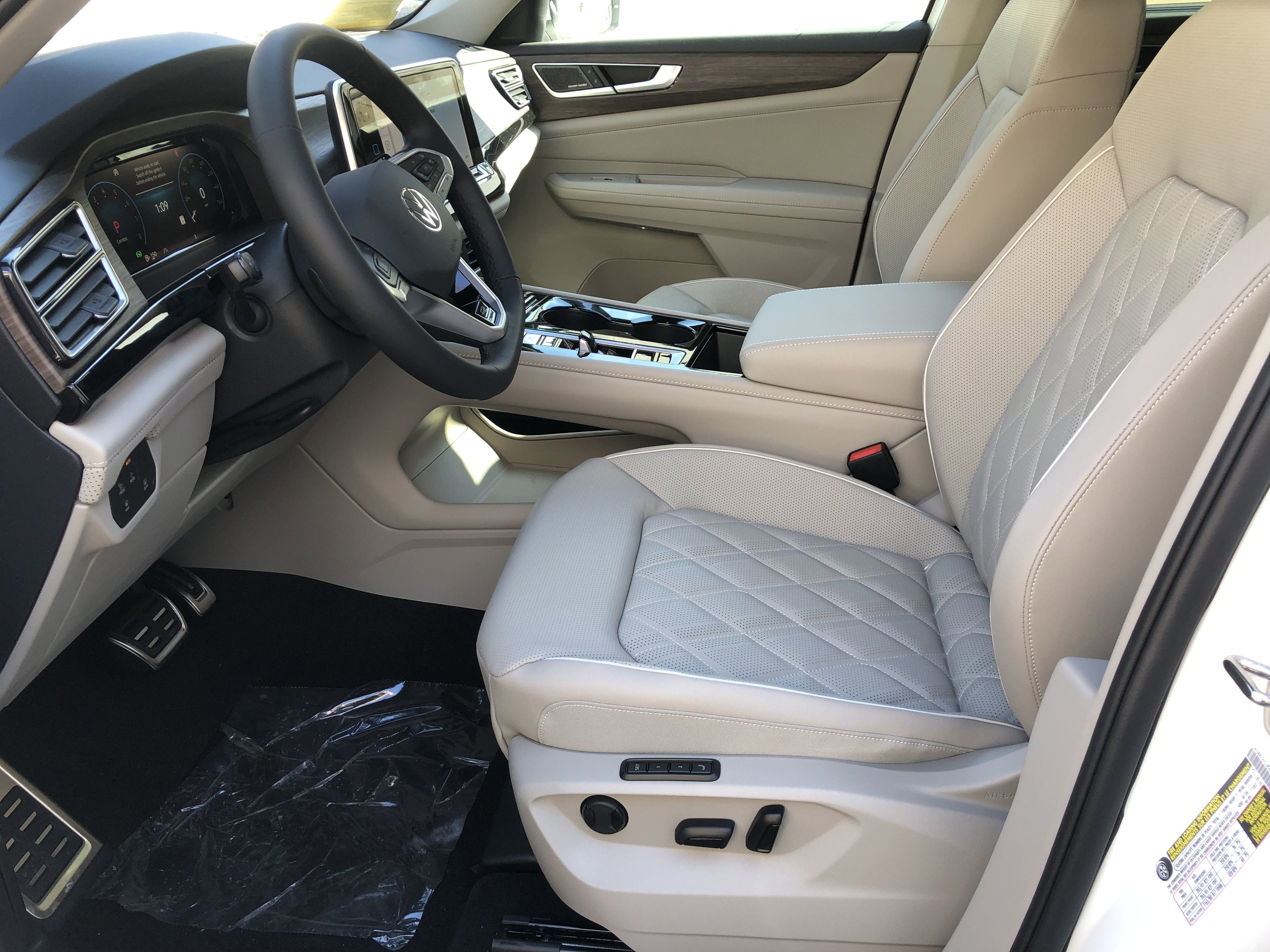 2026 Volkswagen Atlas 2.0T SEL Premium R-Line