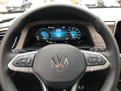 2026 Volkswagen Atlas 2.0T SEL Premium R-Line w/captains chairs