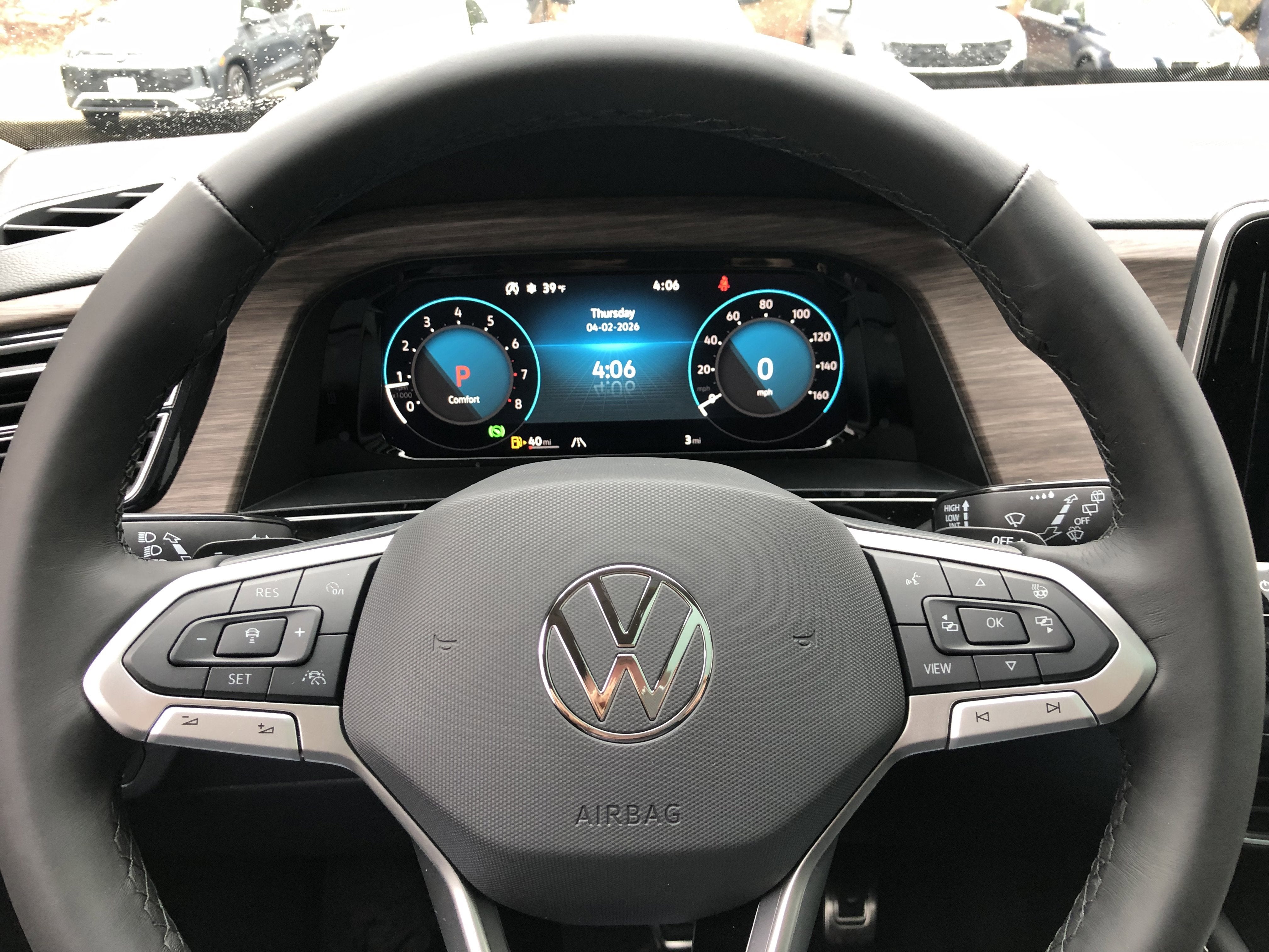 2026 Volkswagen Atlas 2.0T SEL Premium R-Line w/captains chairs