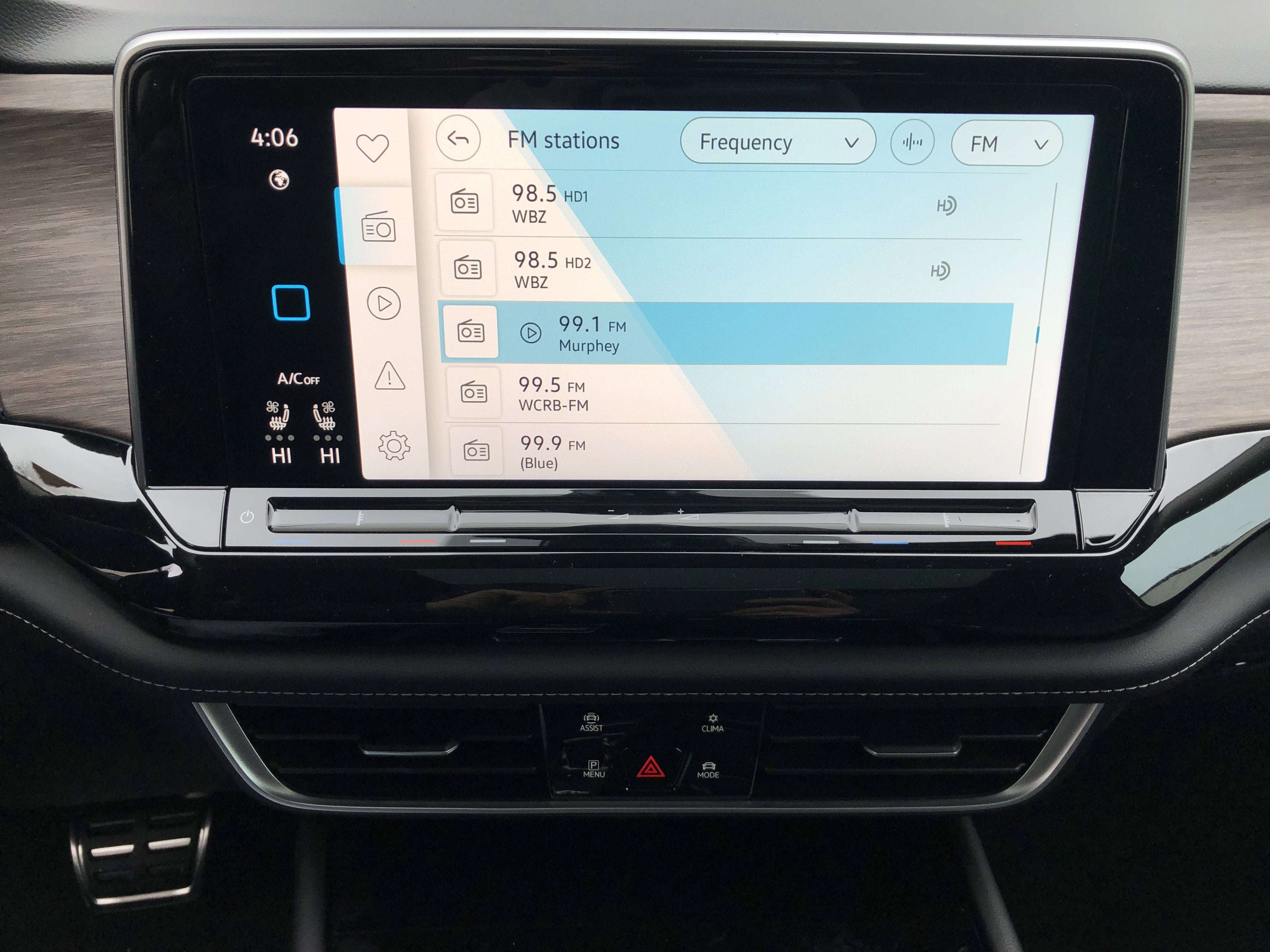 2026 Volkswagen Atlas 2.0T SEL Premium R-Line w/captains chairs