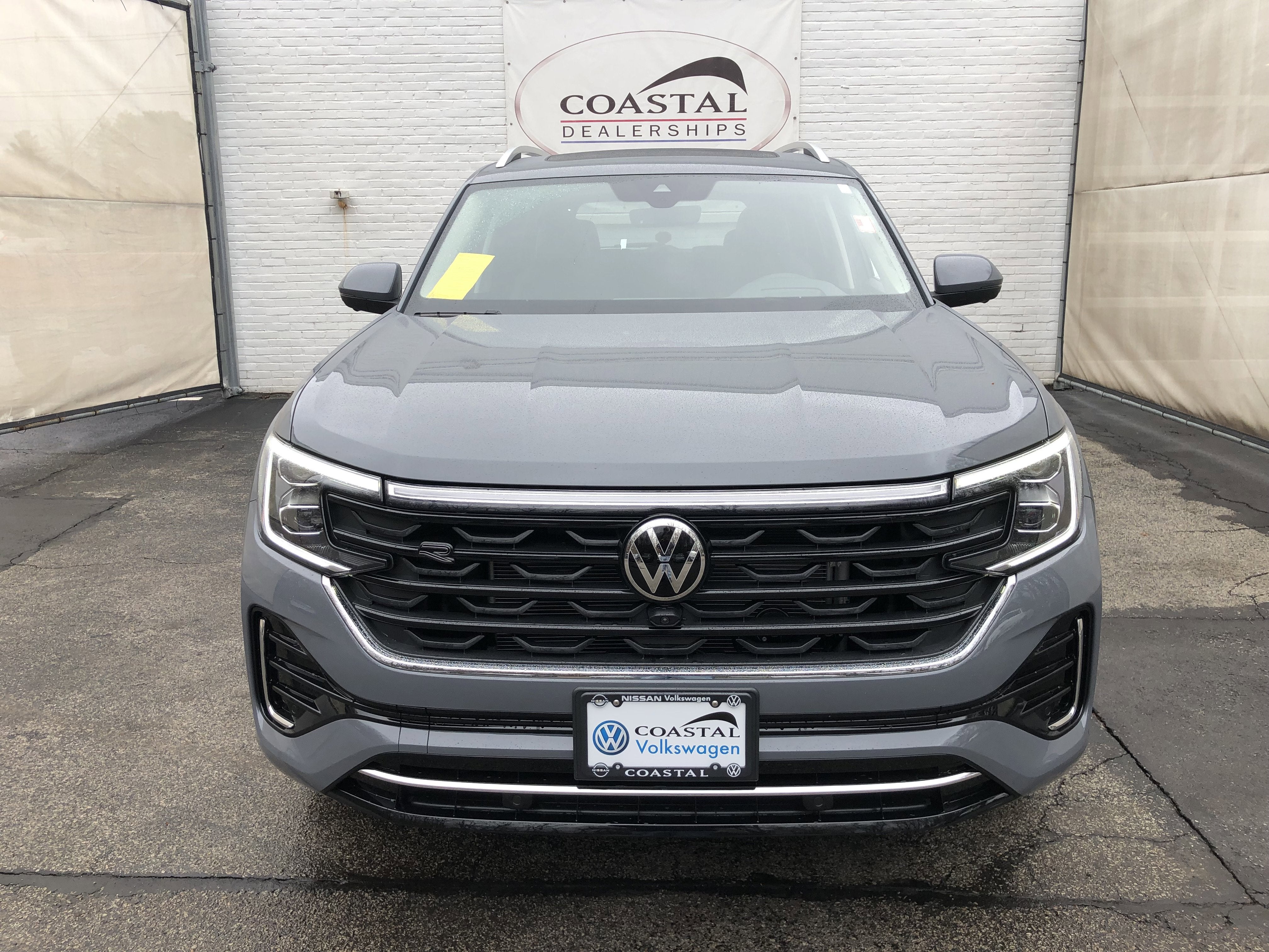 2026 Volkswagen Atlas 2.0T SEL Premium R-Line w/captains chairs