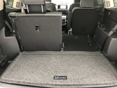 2026 Volkswagen Atlas 2.0T SEL Premium R-Line w/captains chairs