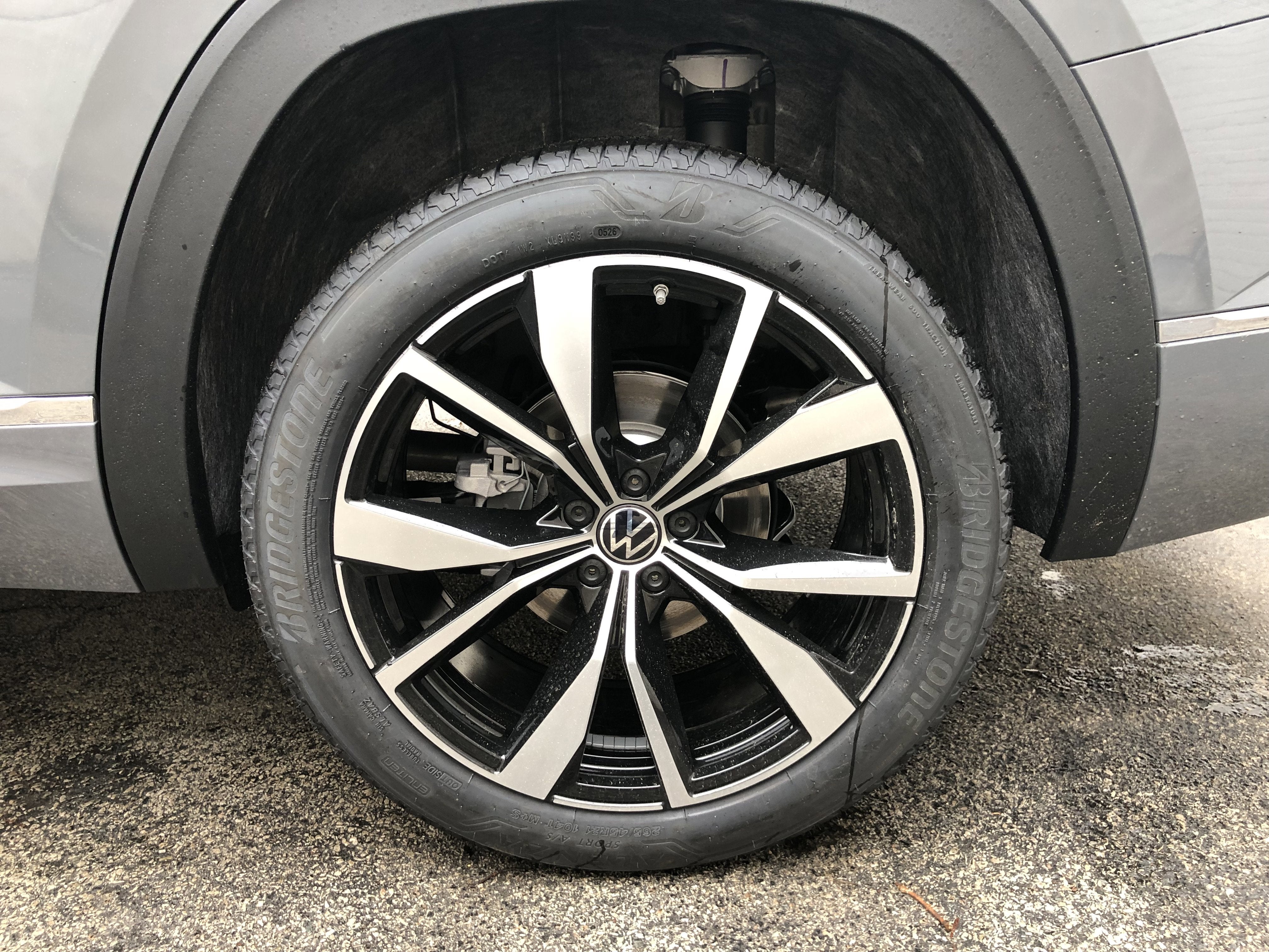 2026 Volkswagen Atlas 2.0T SEL Premium R-Line w/captains chairs