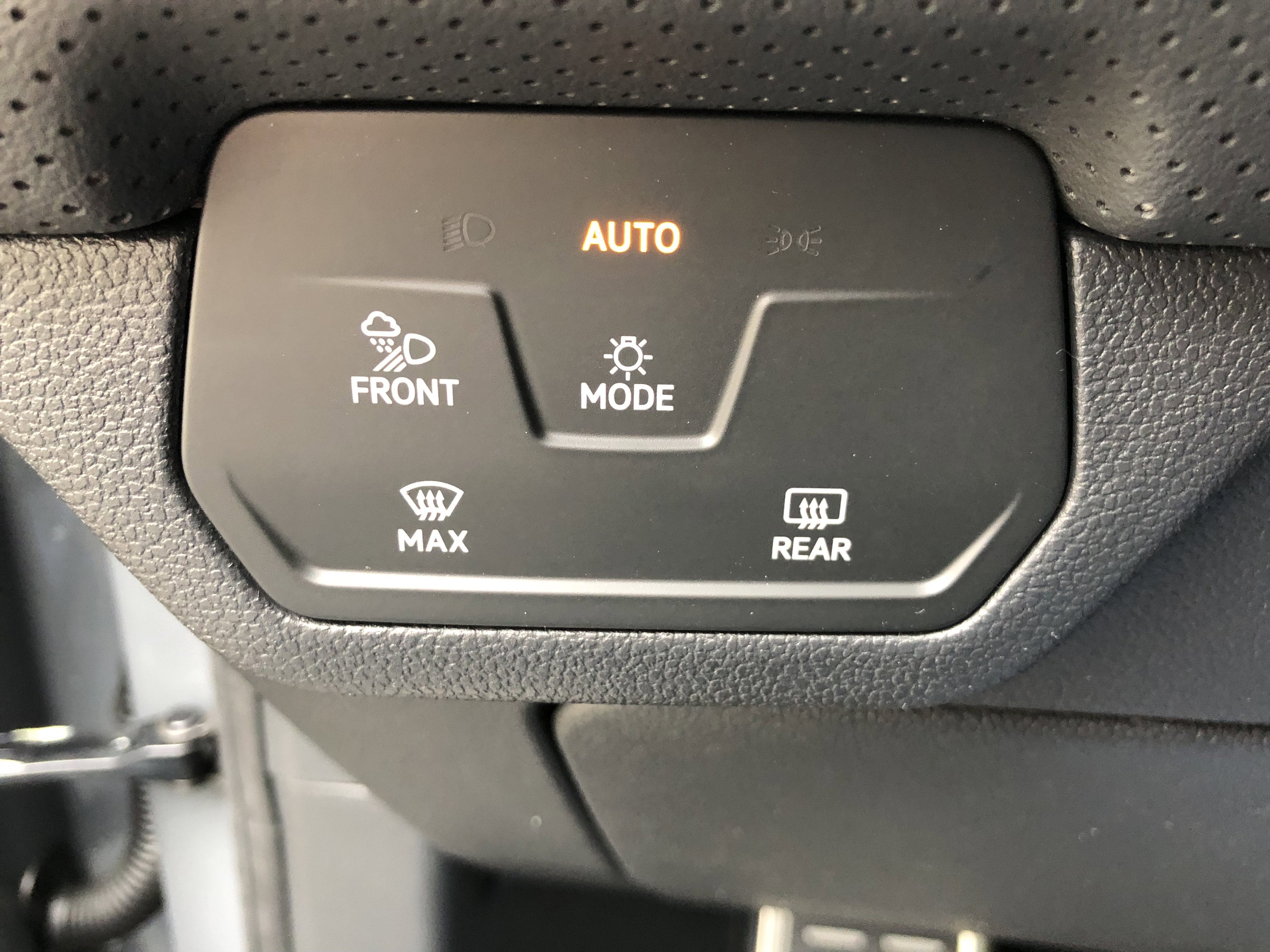 2026 Volkswagen Atlas 2.0T SEL Premium R-Line w/captains chairs