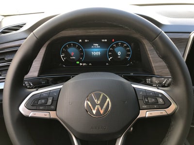 2026 Volkswagen Atlas 2.0T SEL Premium R-Line w/captains chairs