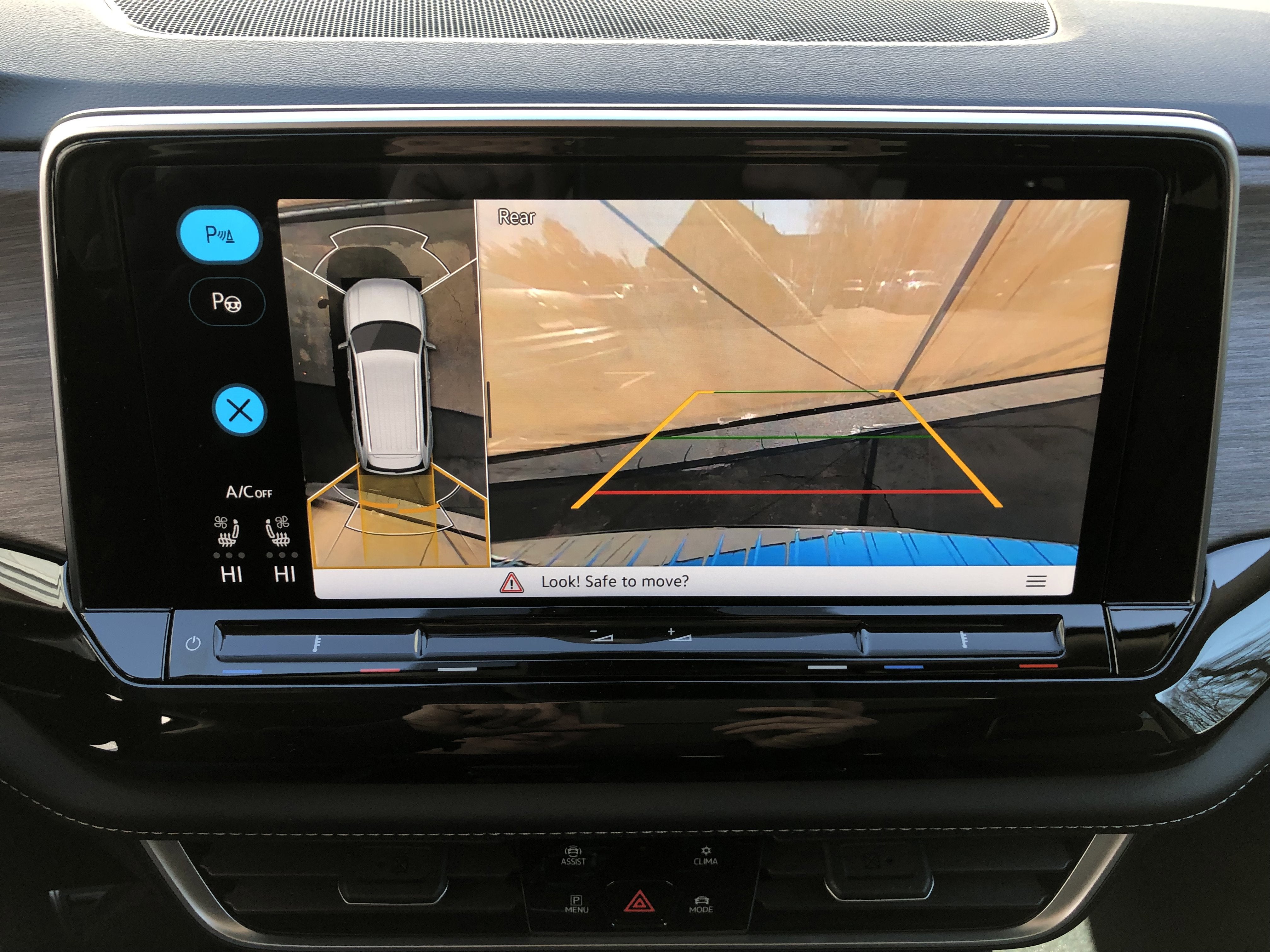 2026 Volkswagen Atlas 2.0T SEL Premium R-Line w/captains chairs