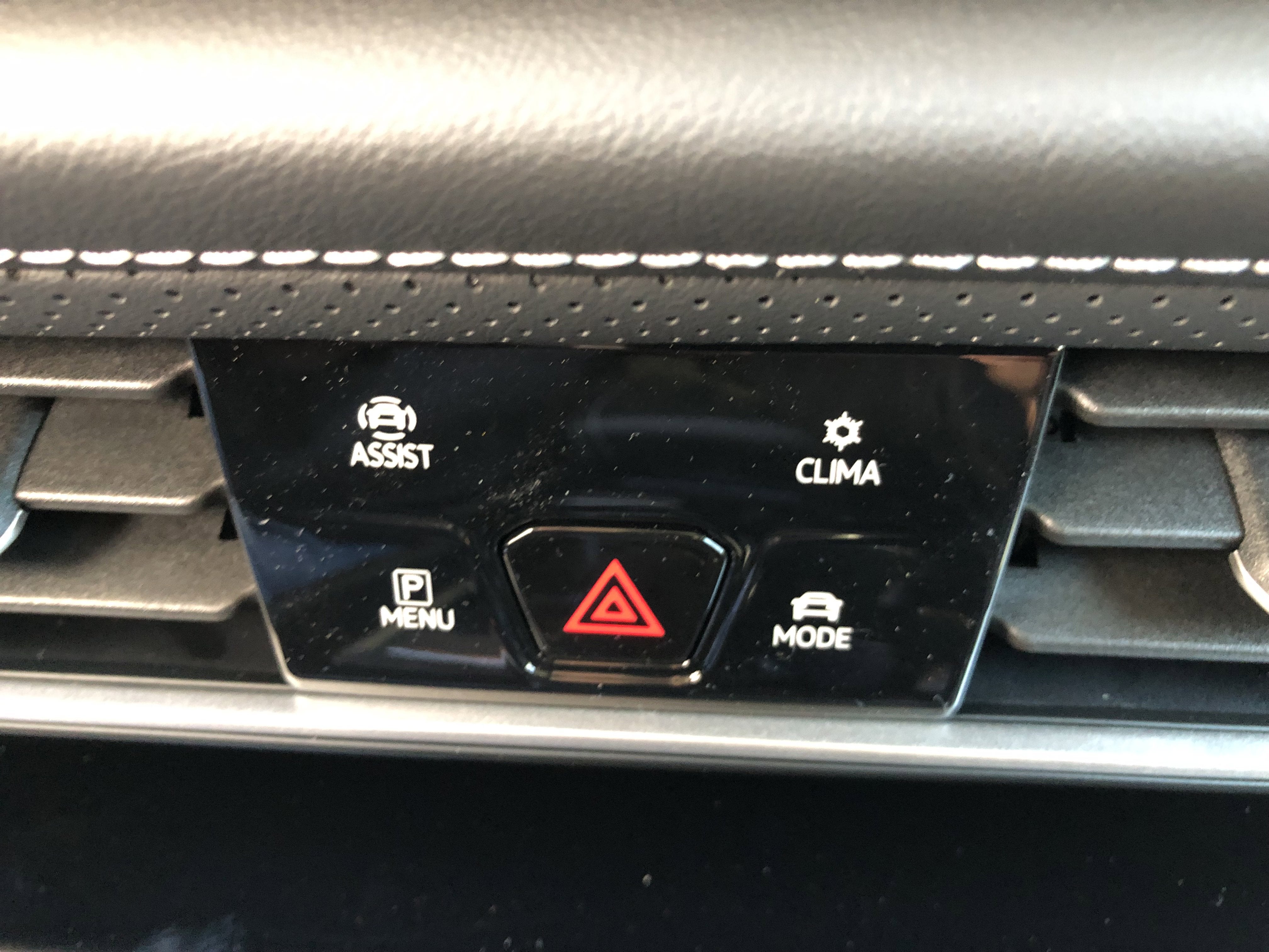 2026 Volkswagen Atlas 2.0T SEL Premium R-Line w/captains chairs