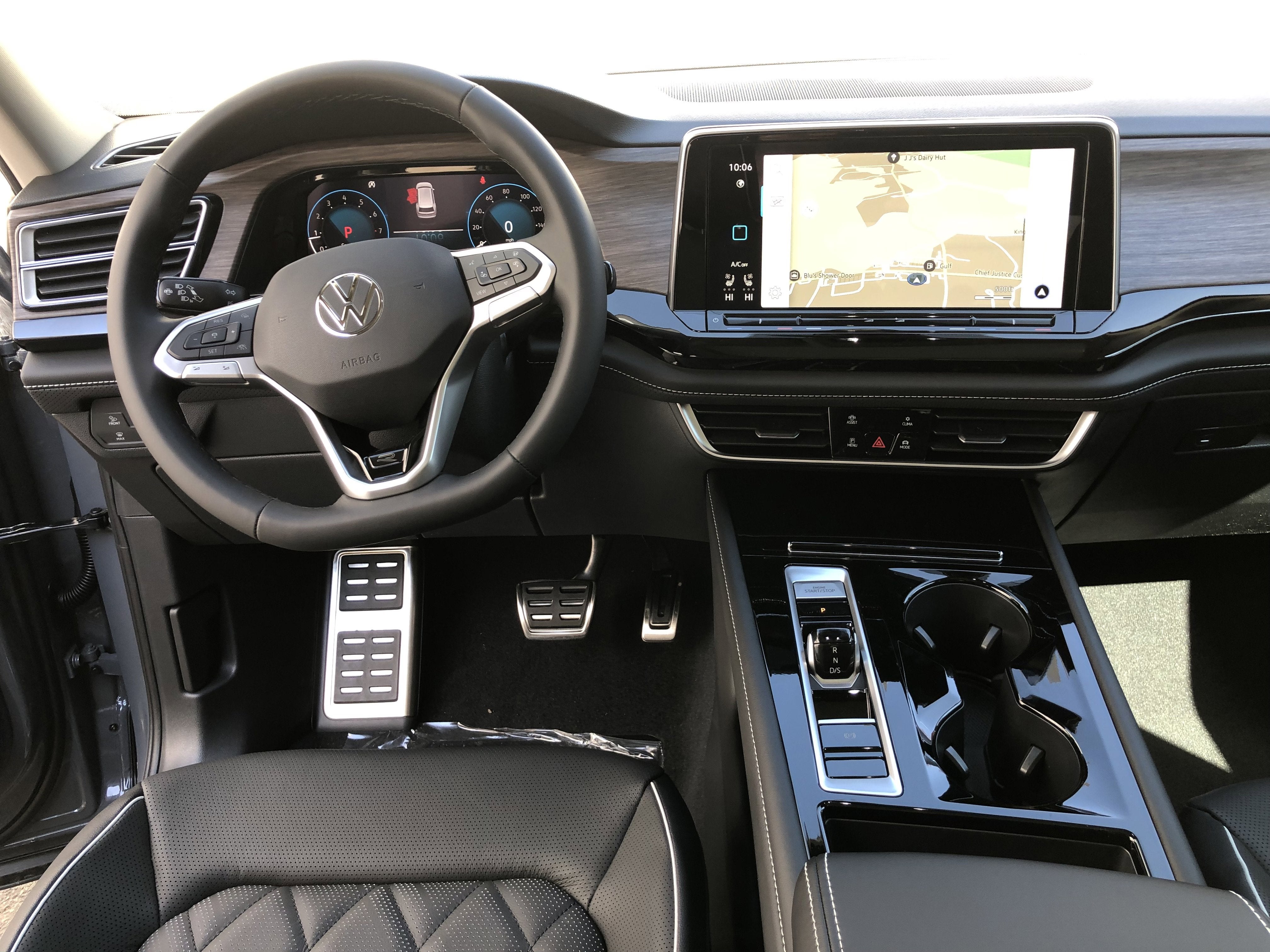 2026 Volkswagen Atlas 2.0T SEL Premium R-Line w/captains chairs