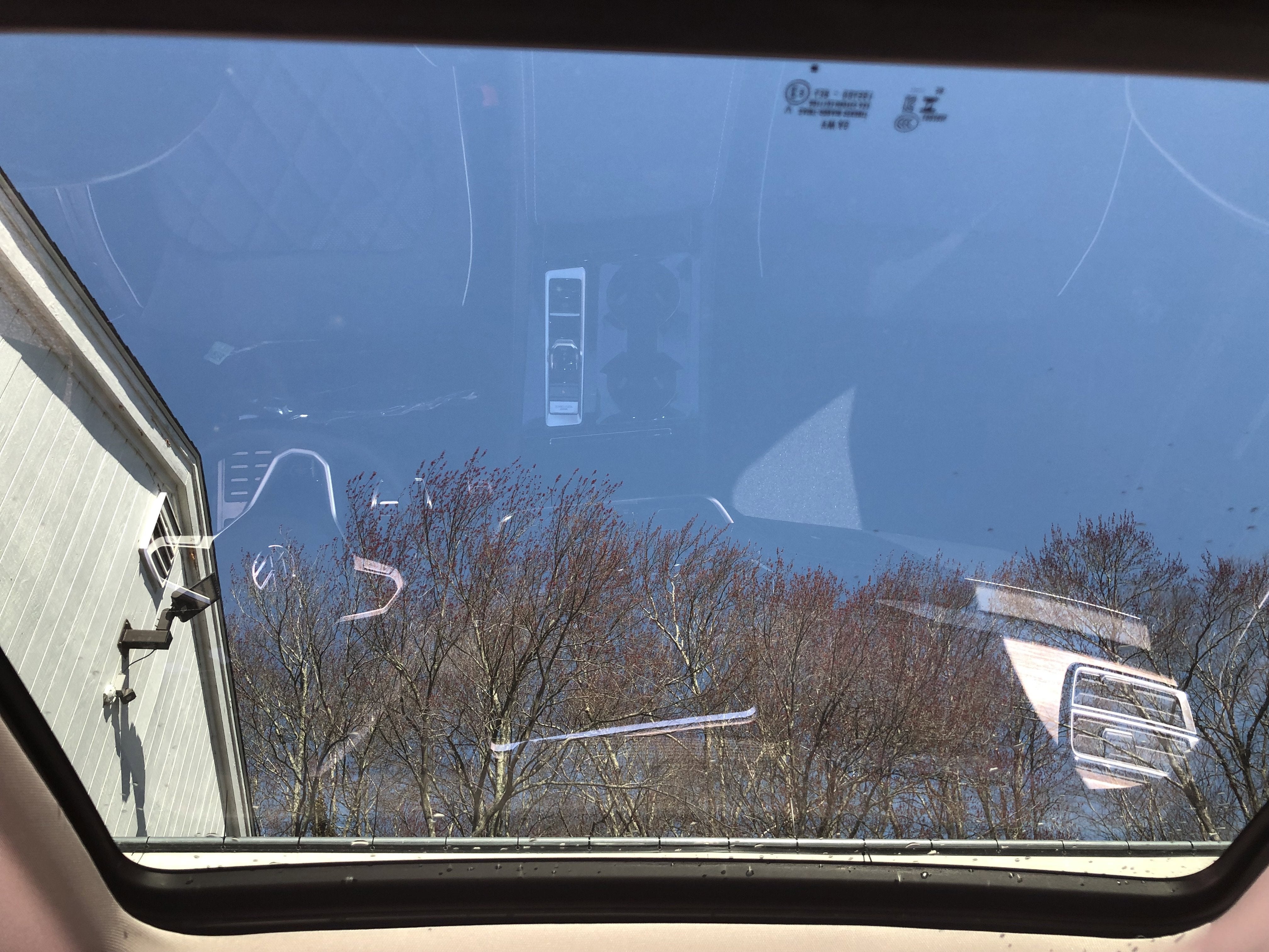 2026 Volkswagen Atlas 2.0T SEL Premium R-Line w/captains chairs