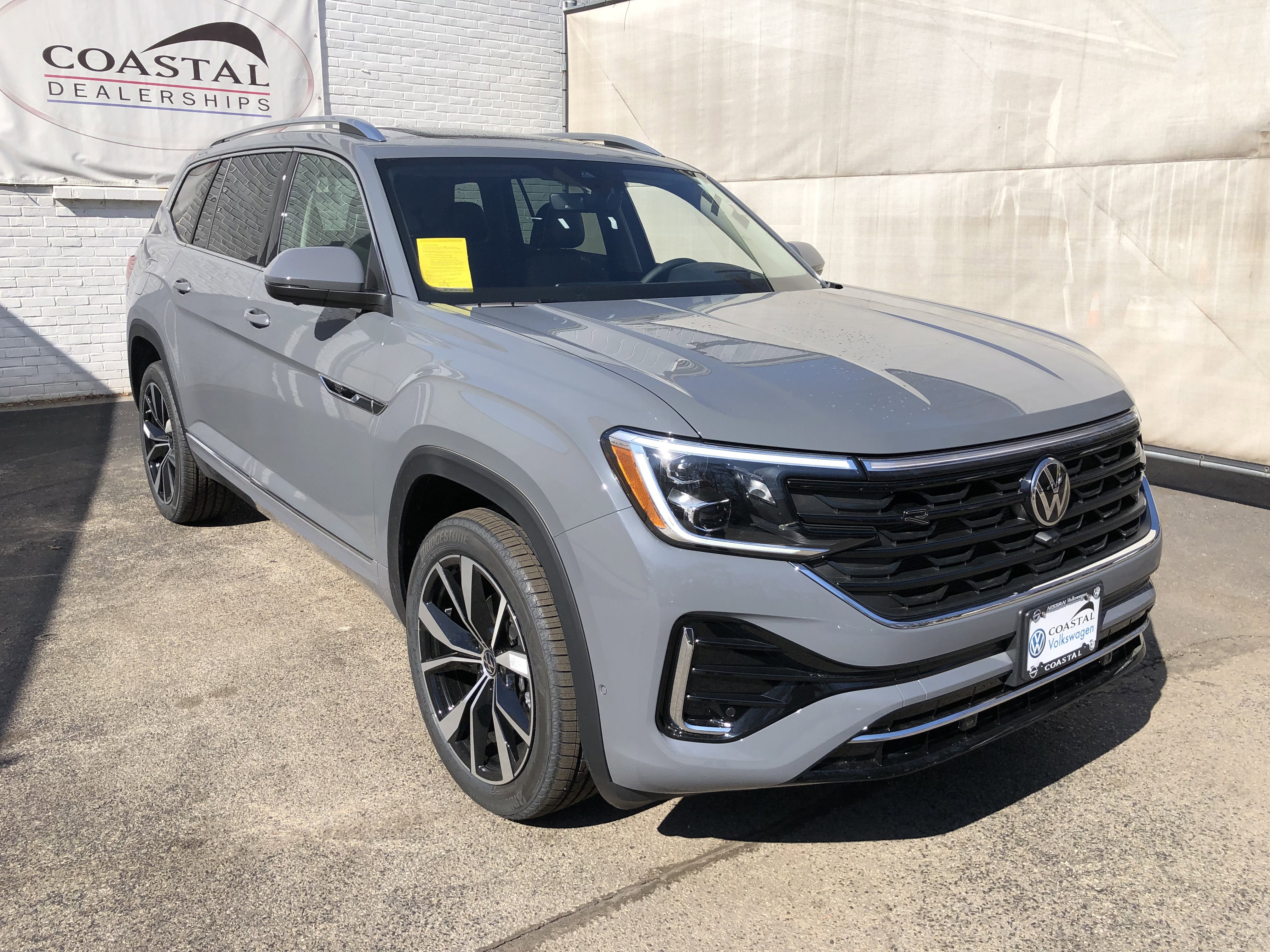 2026 Volkswagen Atlas 2.0T SEL Premium R-Line w/captains chairs