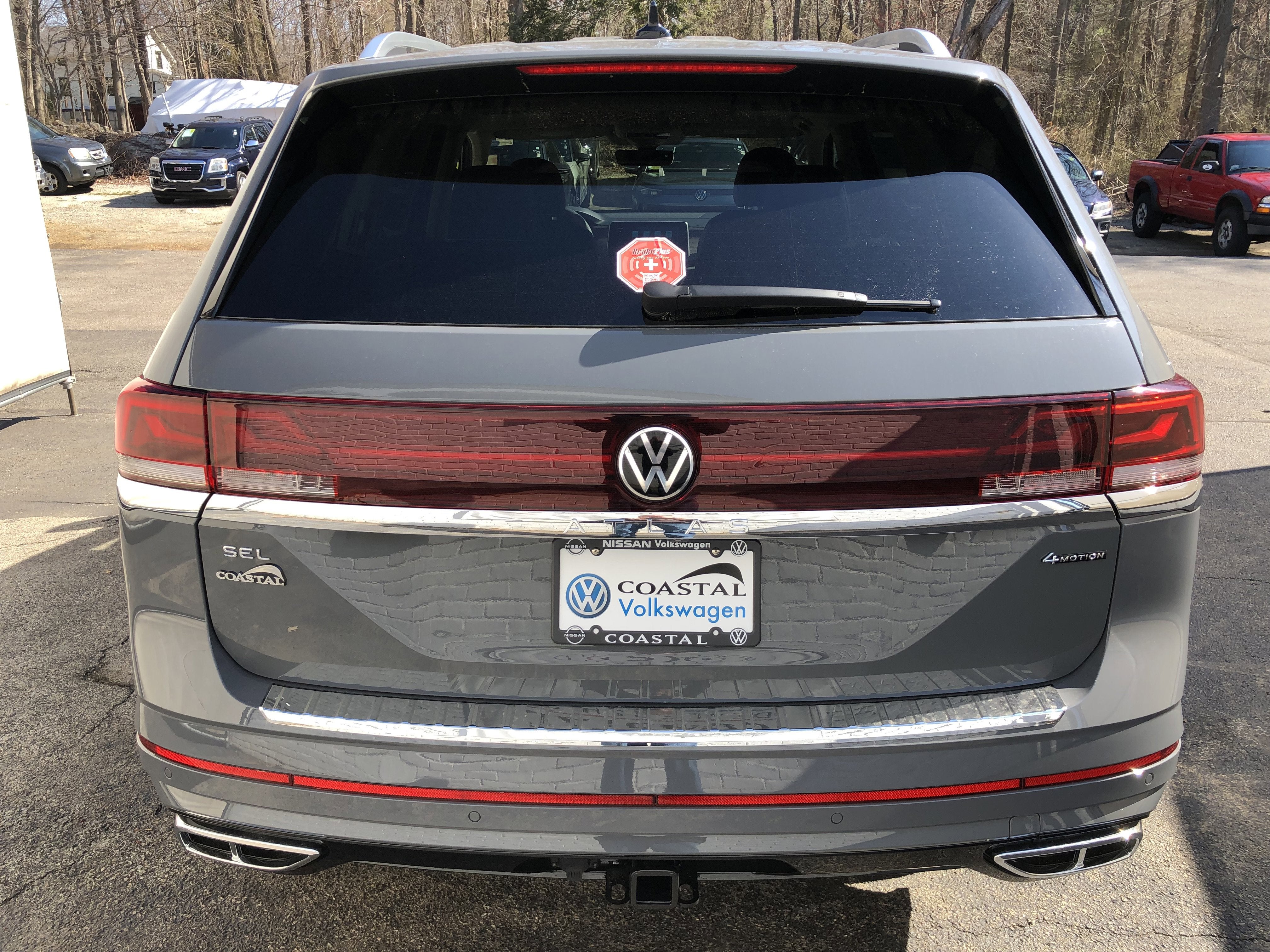 2026 Volkswagen Atlas 2.0T SEL Premium R-Line w/captains chairs