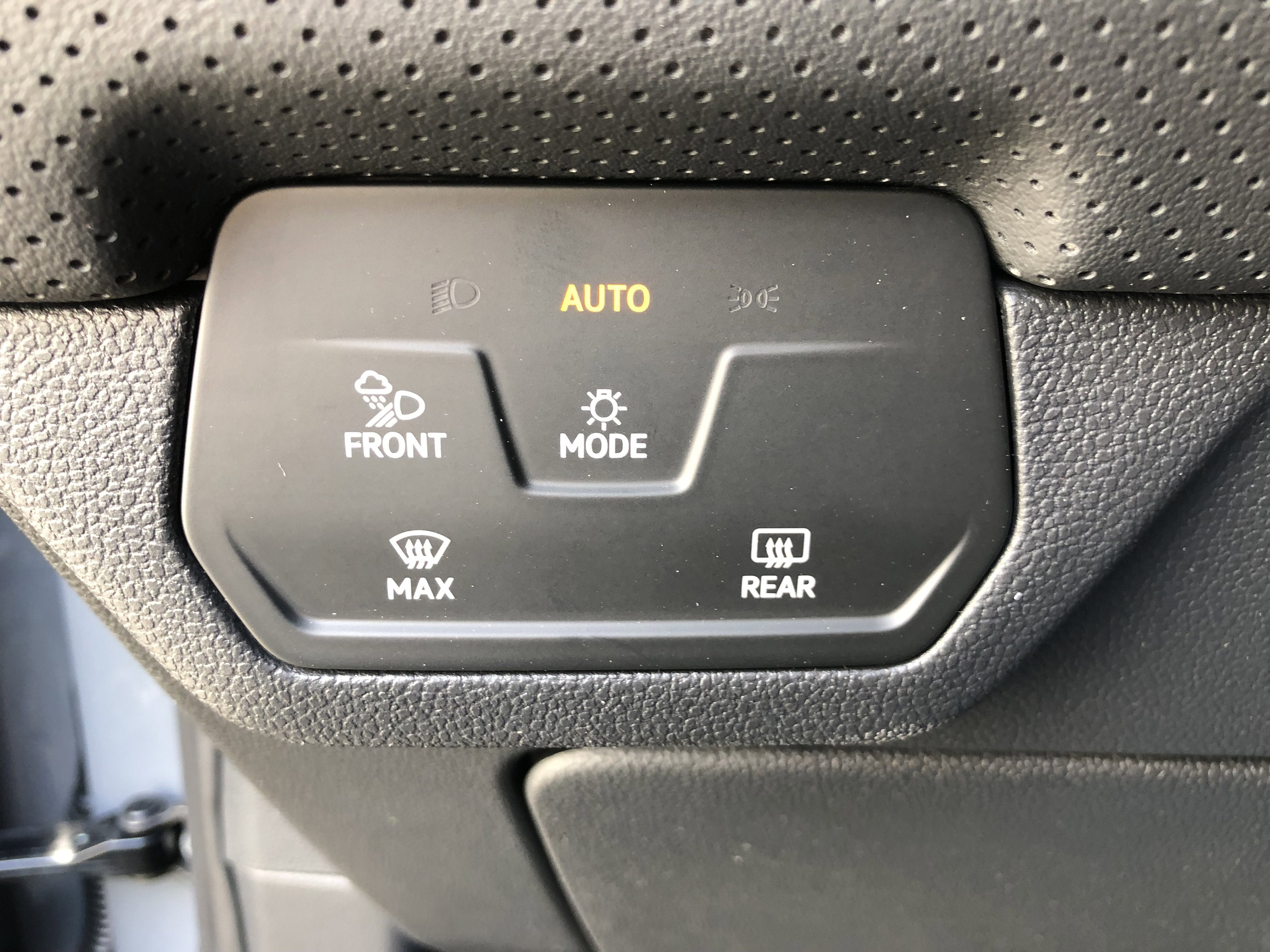 2026 Volkswagen Atlas 2.0T SEL Premium R-Line w/captains chairs