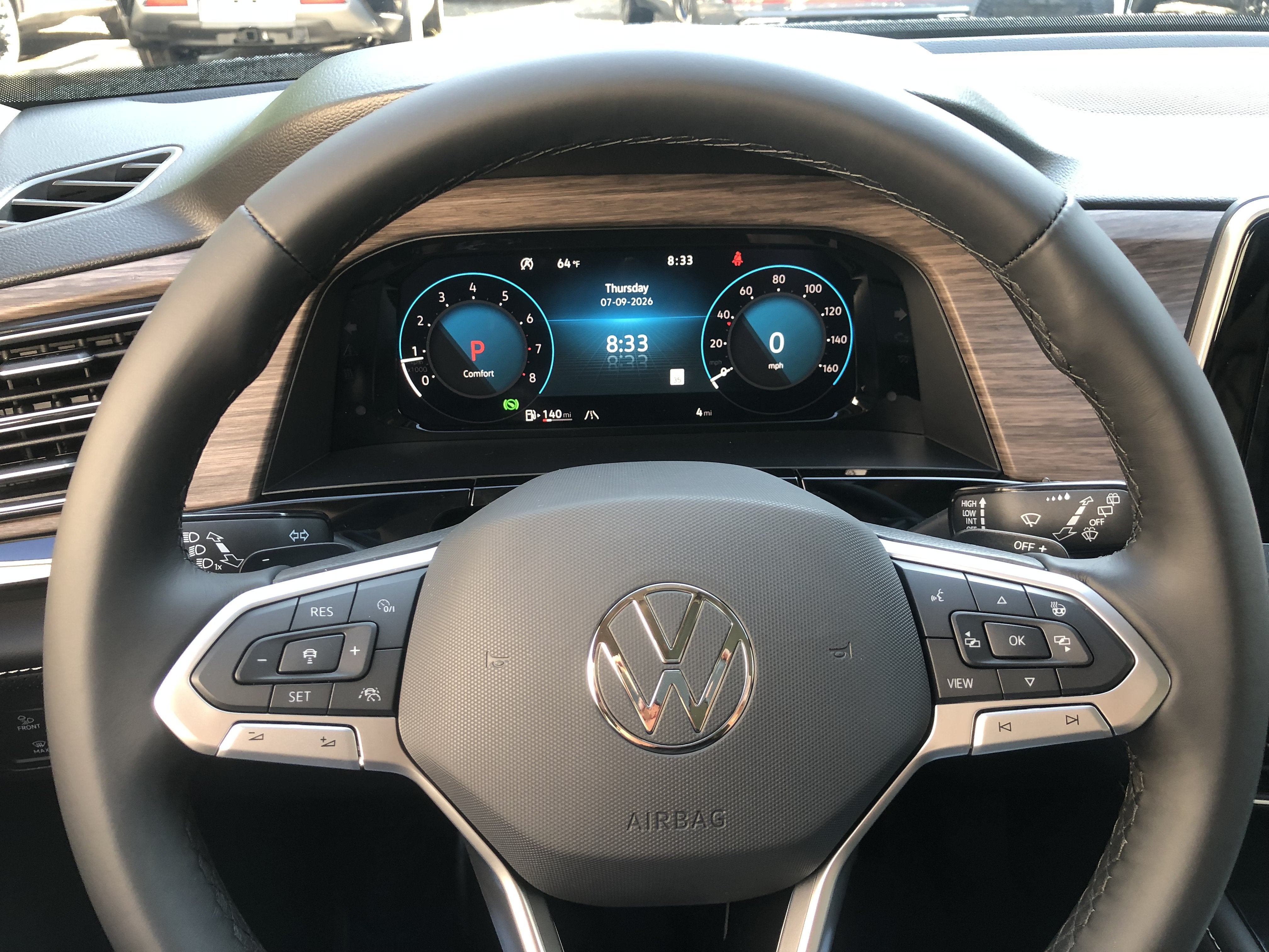 2026 Volkswagen Atlas 2.0T SEL Premium R-Line w/captains chairs