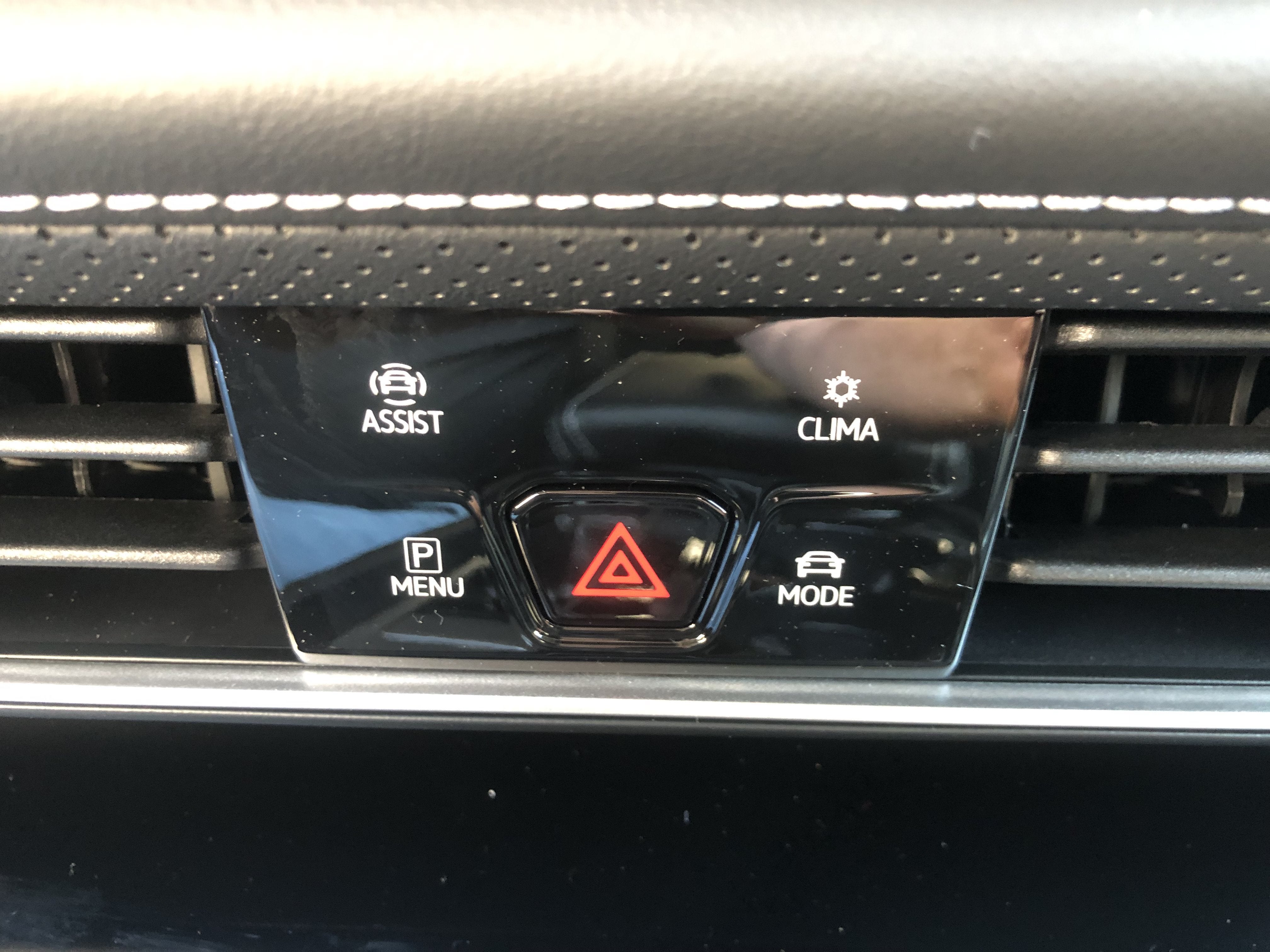 2026 Volkswagen Atlas 2.0T SEL Premium R-Line w/captains chairs