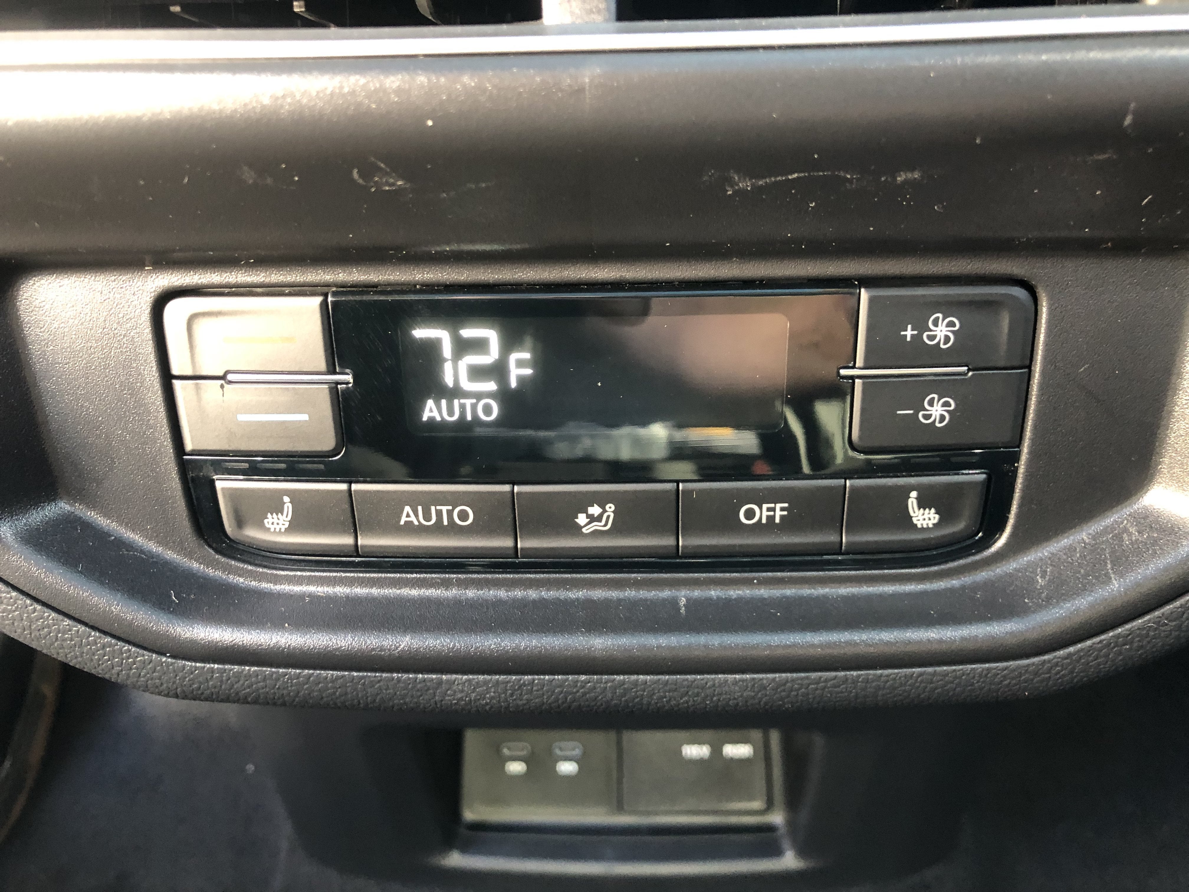 2026 Volkswagen Atlas 2.0T SEL Premium R-Line w/captains chairs