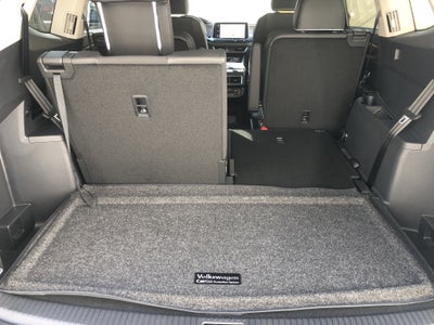 2026 Volkswagen Atlas 2.0T SEL Premium R-Line w/captains chairs