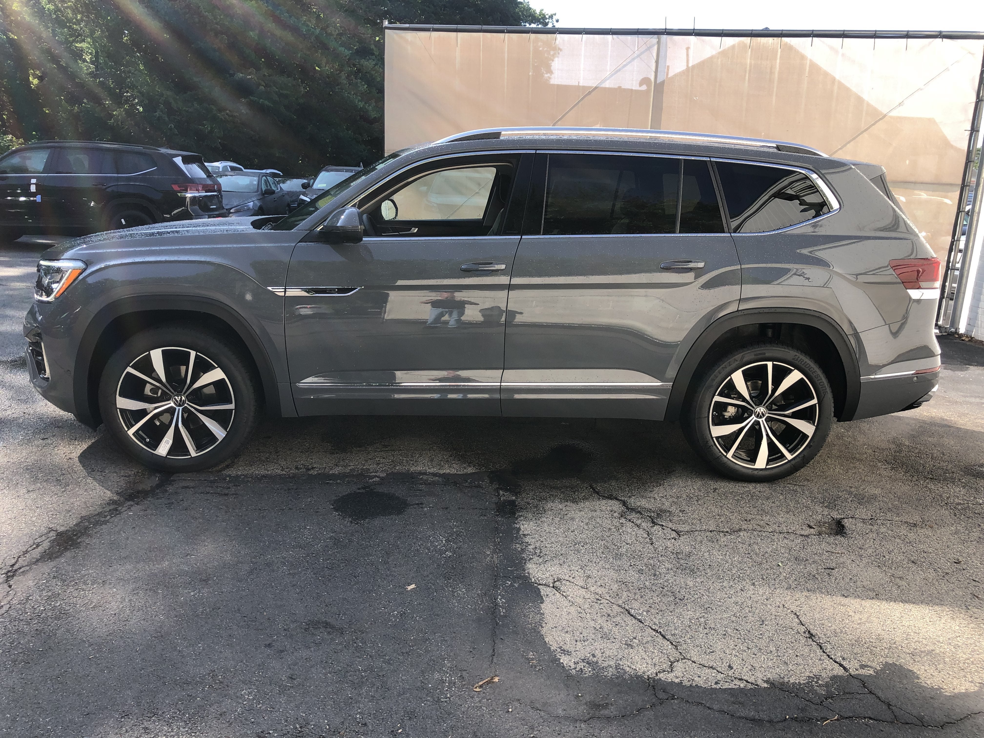 2026 Volkswagen Atlas 2.0T SEL Premium R-Line w/captains chairs