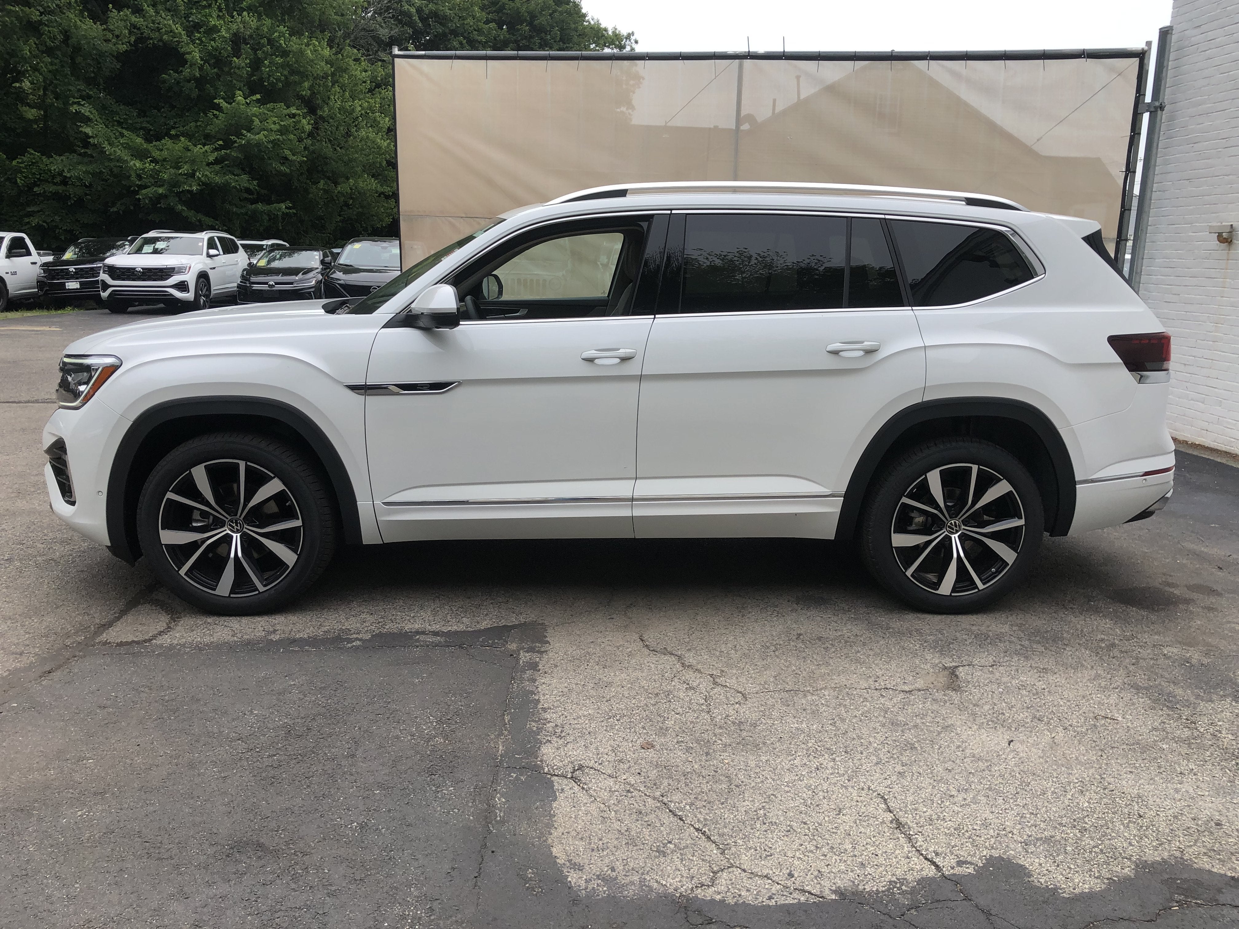 2026 Volkswagen Atlas 2.0T SEL Premium R-Line