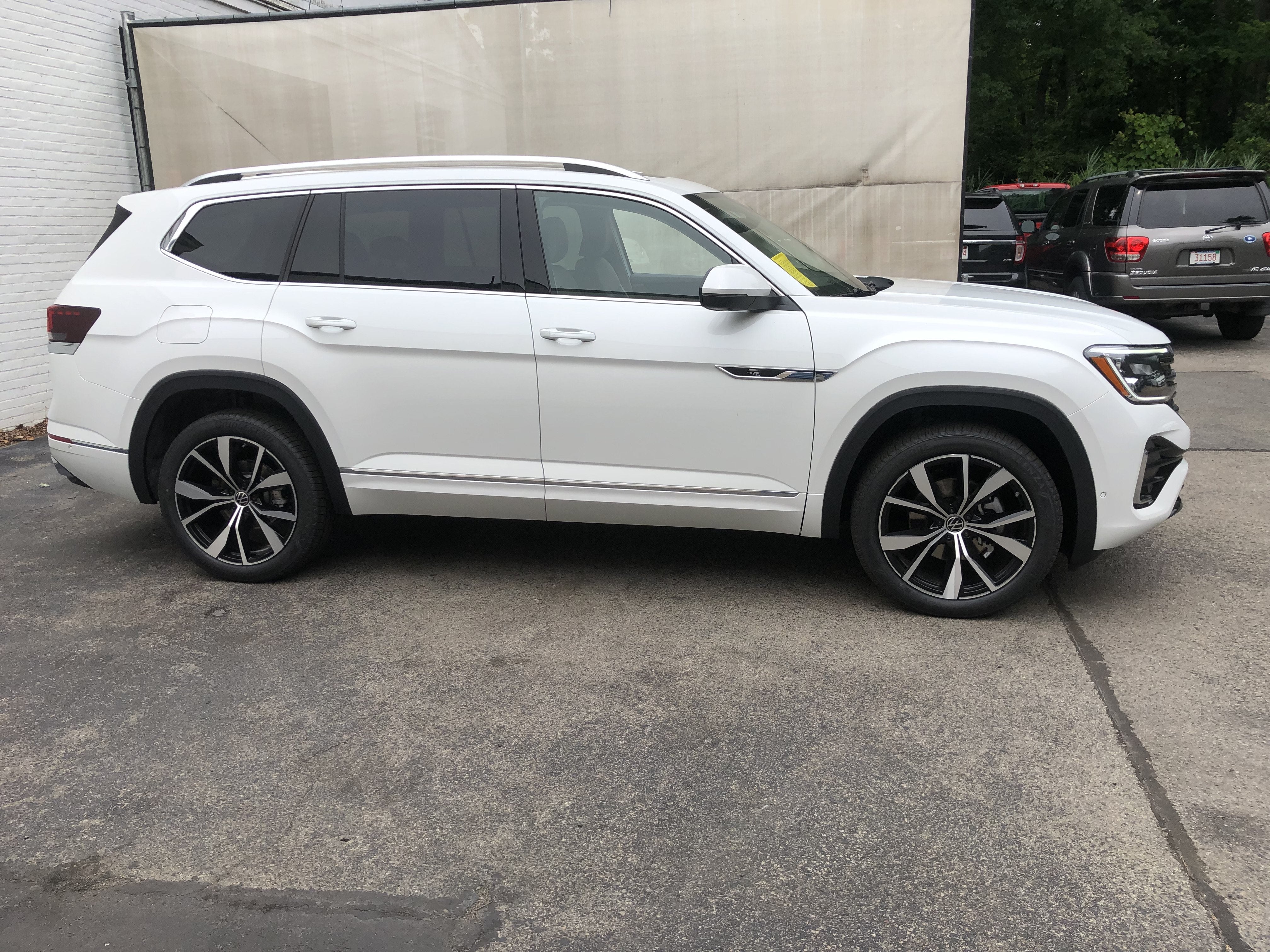 2026 Volkswagen Atlas 2.0T SEL Premium R-Line