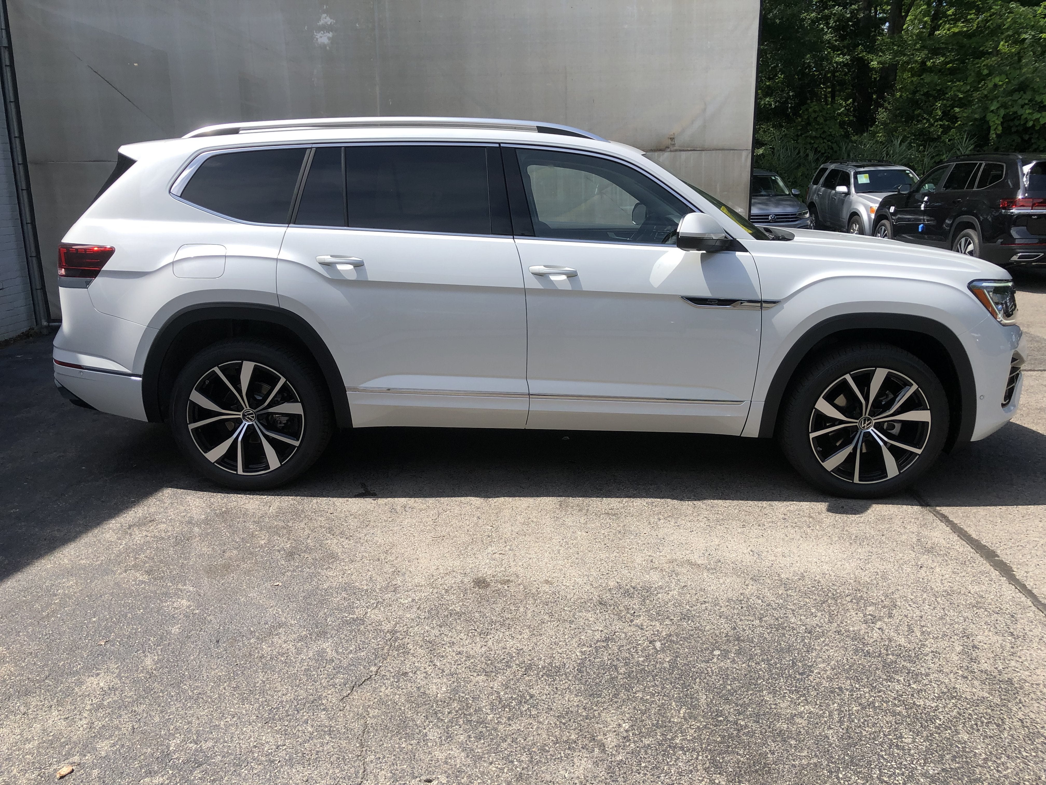 2026 Volkswagen Atlas 2.0T SEL Premium R-Line