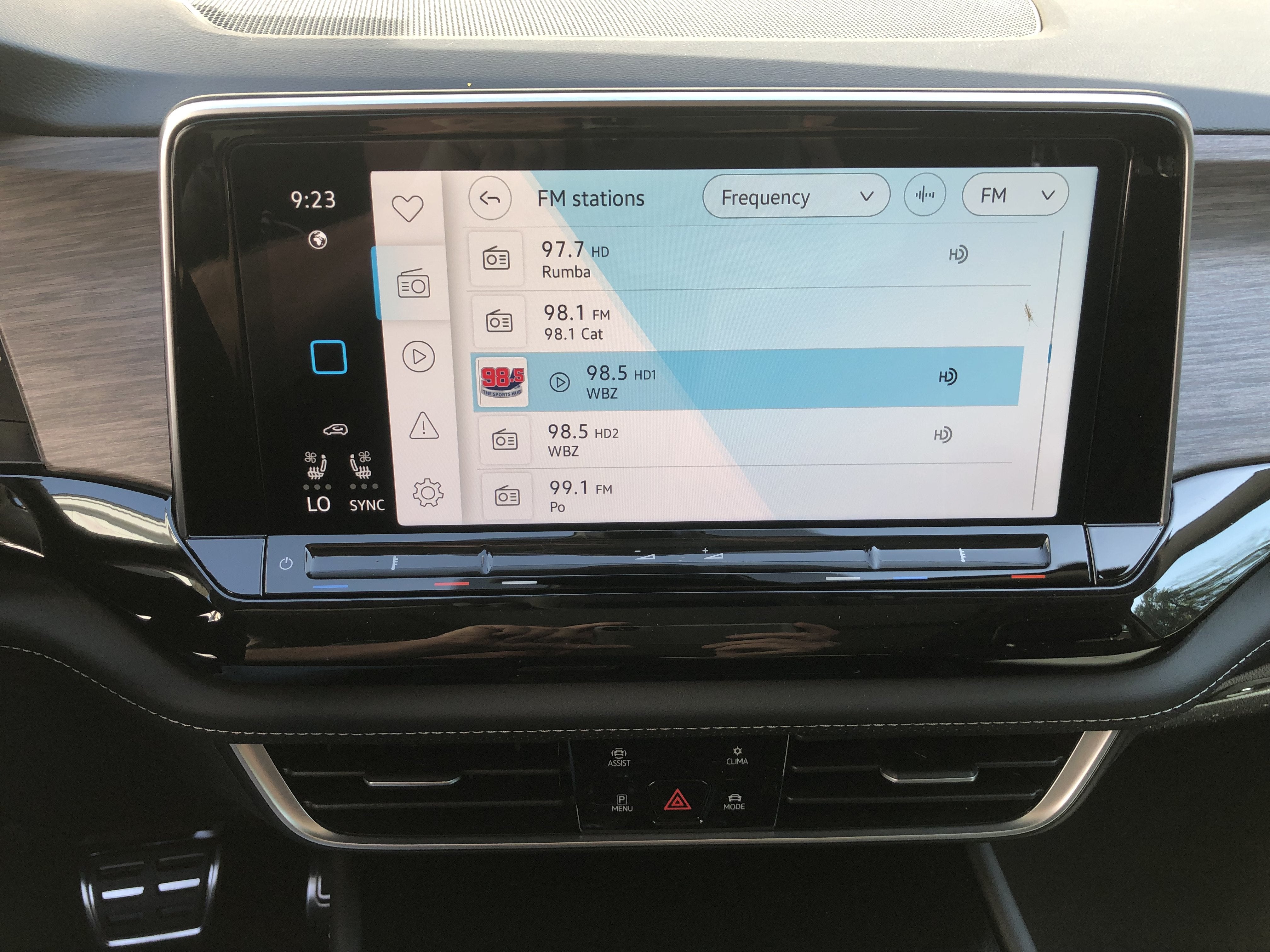2026 Volkswagen Atlas 2.0T SEL Premium R-Line w/captains chairs