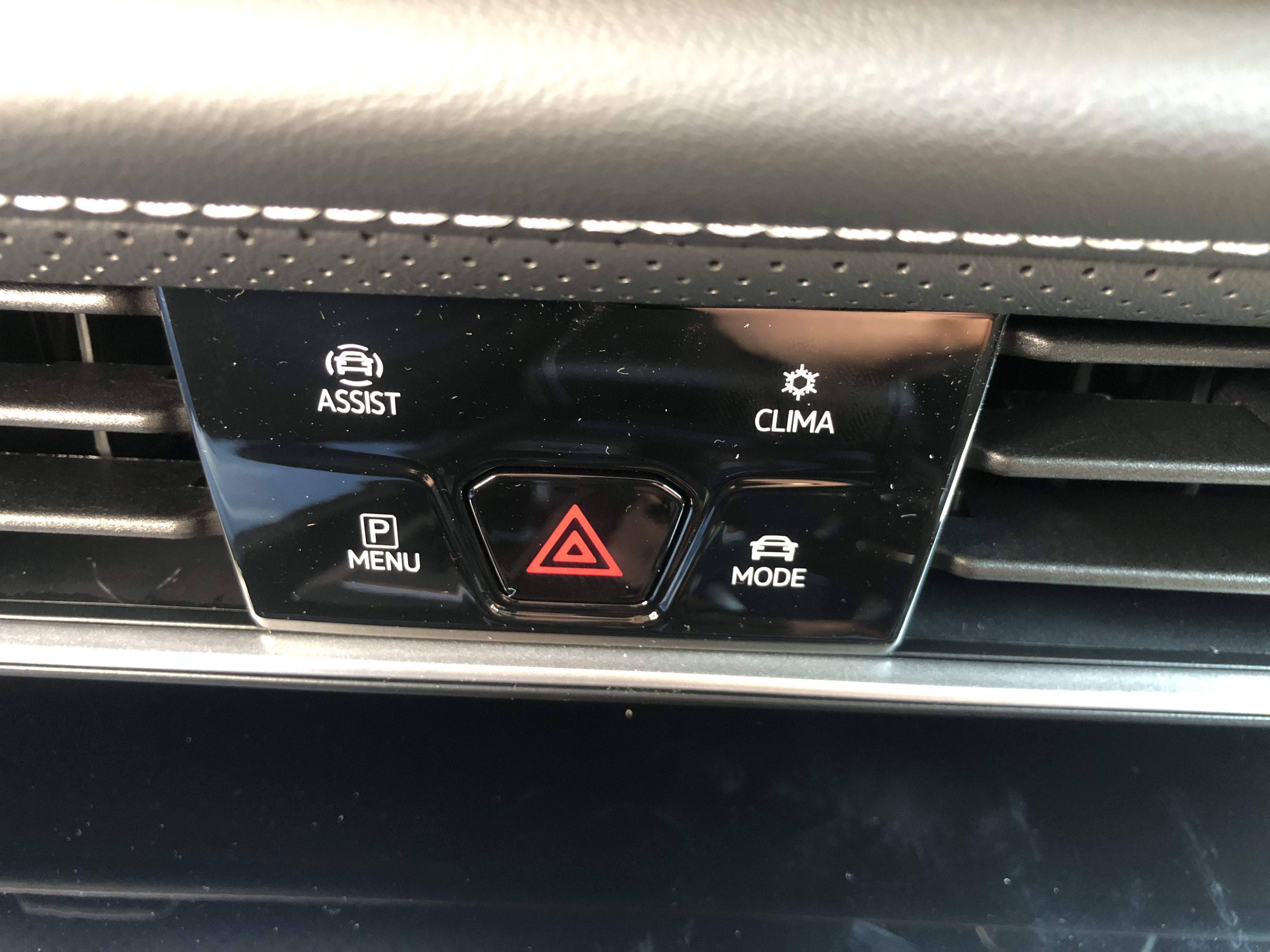 2026 Volkswagen Atlas 2.0T SEL Premium R-Line w/captains chairs