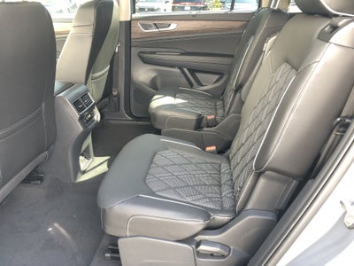 2026 Volkswagen Atlas 2.0T SEL Premium R-Line w/captains chairs