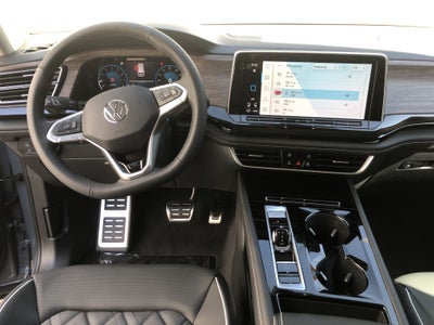 2026 Volkswagen Atlas 2.0T SEL Premium R-Line w/captains chairs