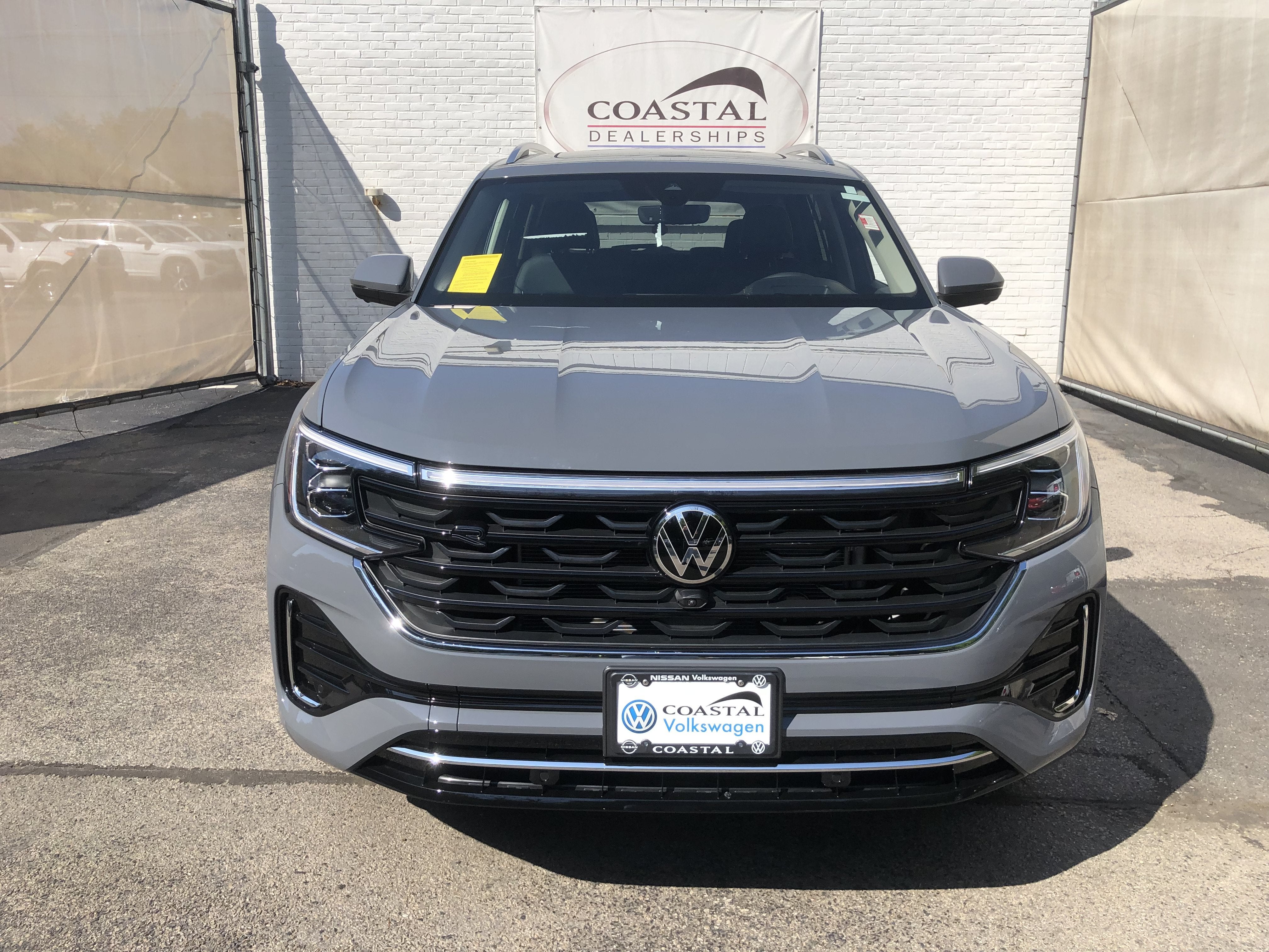 2026 Volkswagen Atlas 2.0T SEL Premium R-Line w/captains chairs